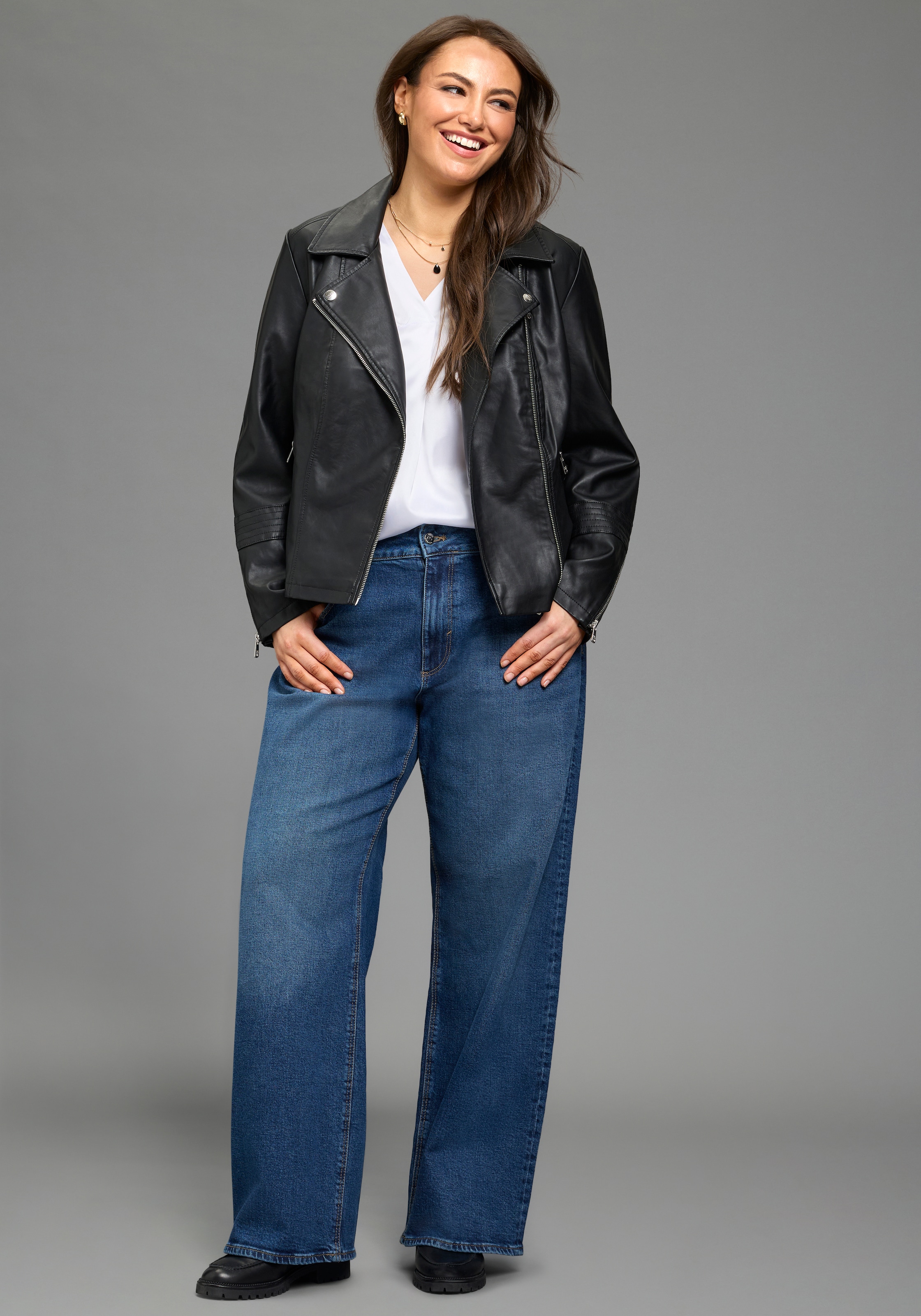 Laura Scott CURVE Satinbluse figurumspielende Passform, mit Falteneinsatz vorne, V-Ausschnitt