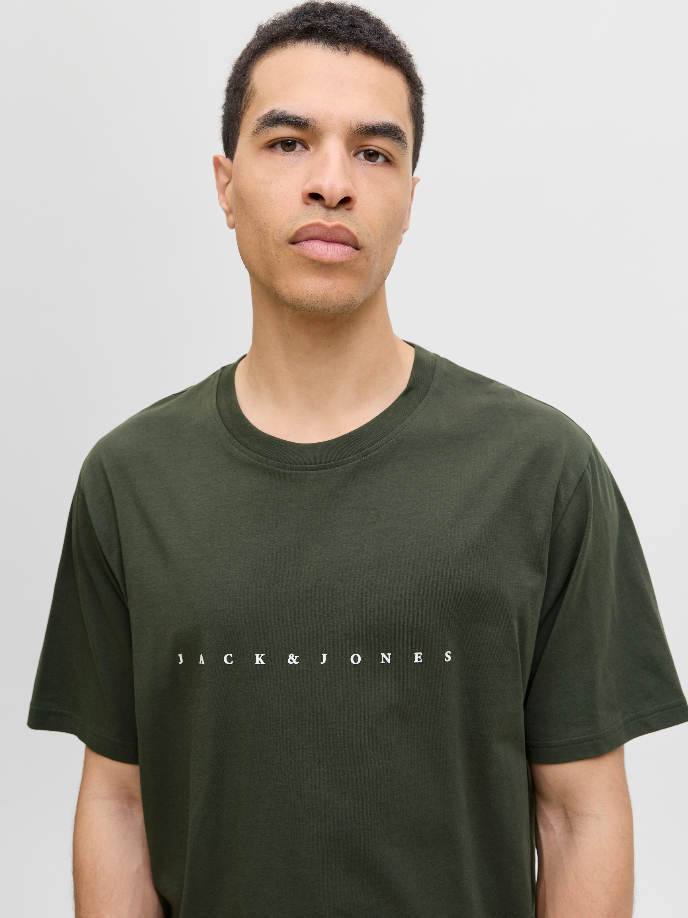 Jack & Jones Rundhalsshirt »JJESTAR JJ TEE SS NOOS«, mit Logo Schriftzug
