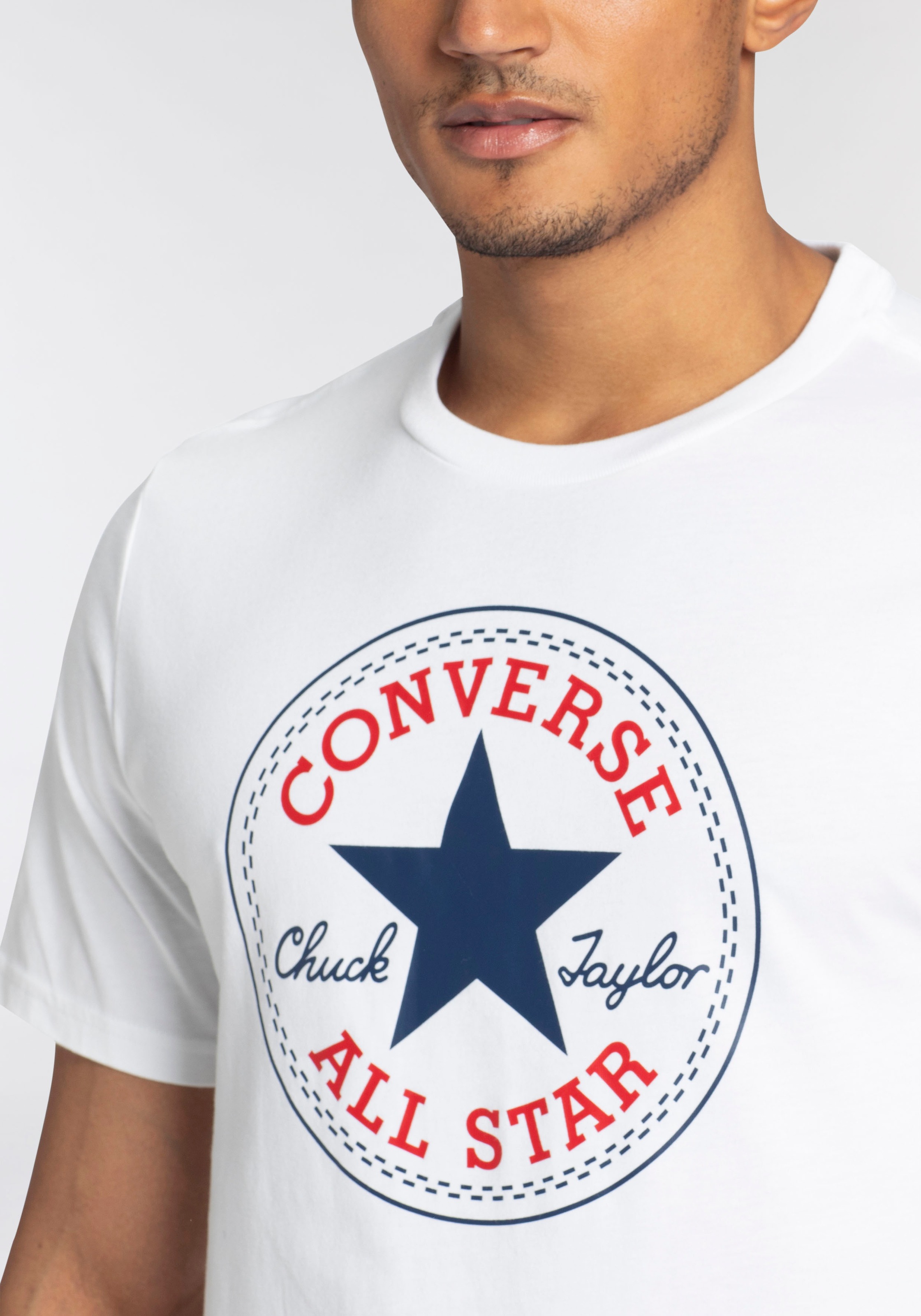 Converse T-Shirt »CONVERSE GO-TO ALL STAR PATCH STANDARD-FIT T-SHIRT« 1 Stk. Unisex