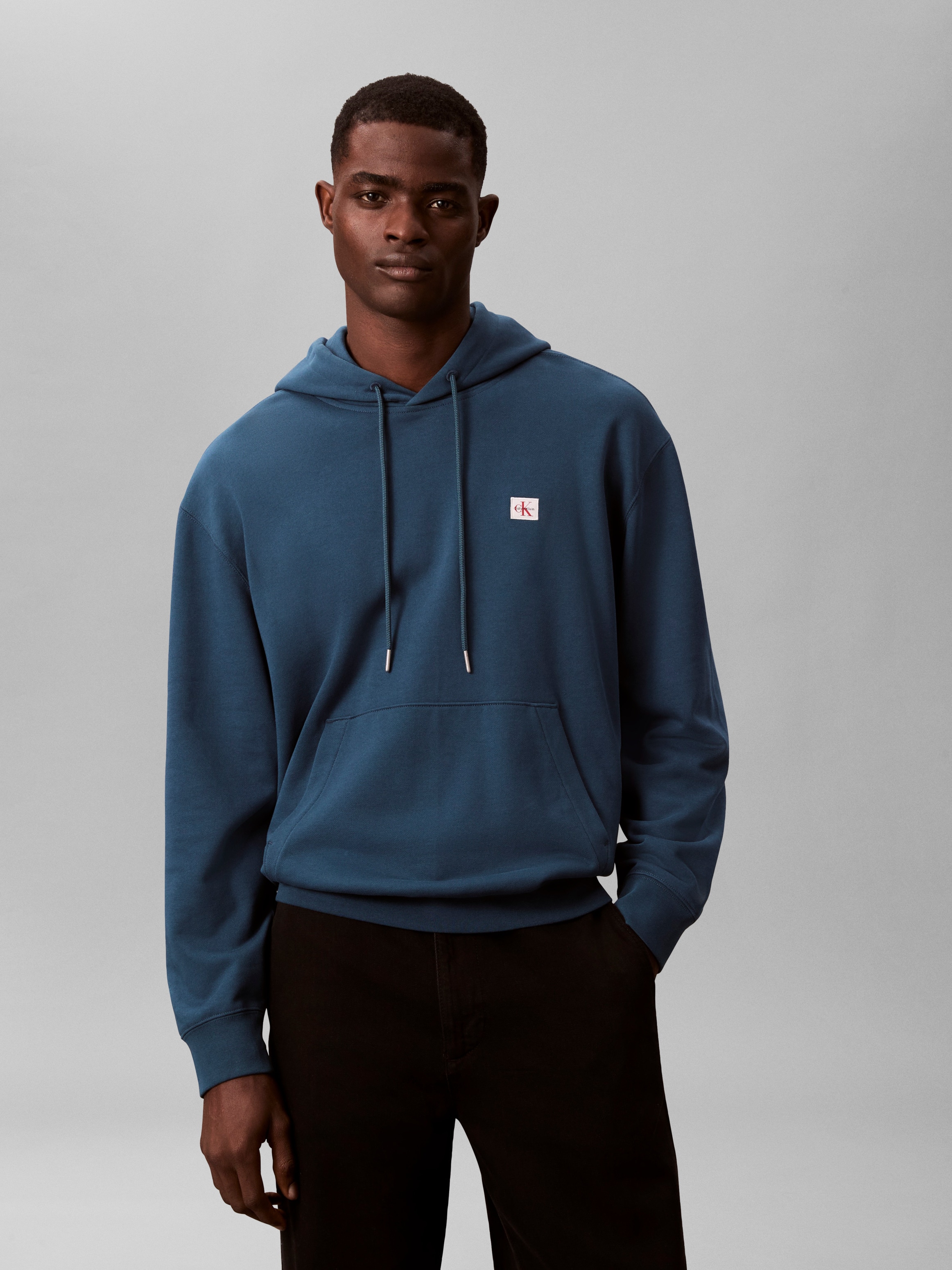 Calvin Klein Jeans Kapuzensweatshirt »400GSM TERRY BADGE HOODIE«, Mit Rundhalsausschnitt
