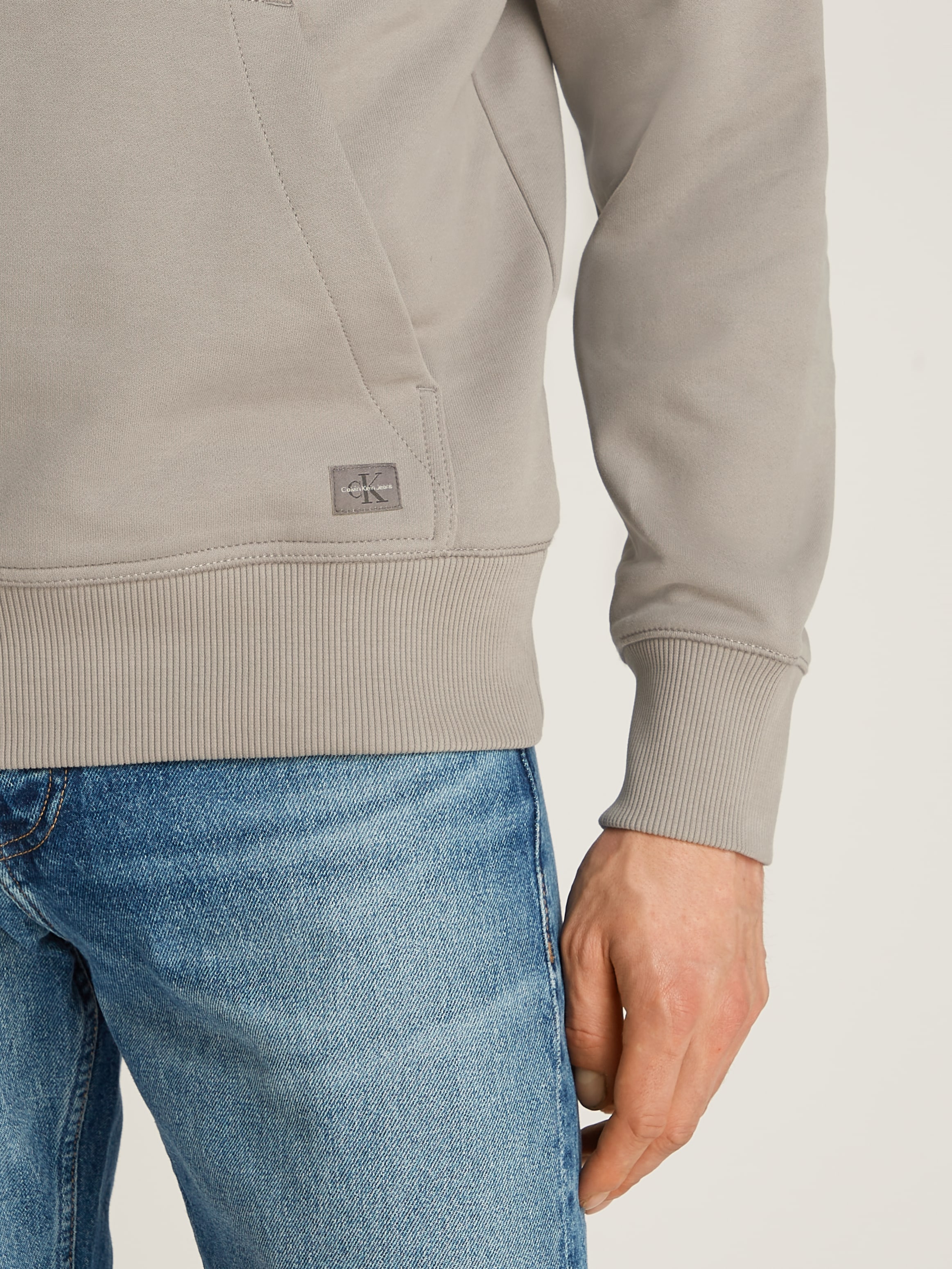 Calvin Klein Jeans Sweatshirt »WOVEN LABEL HOODIE«, Kängurutasche, Logostickerei