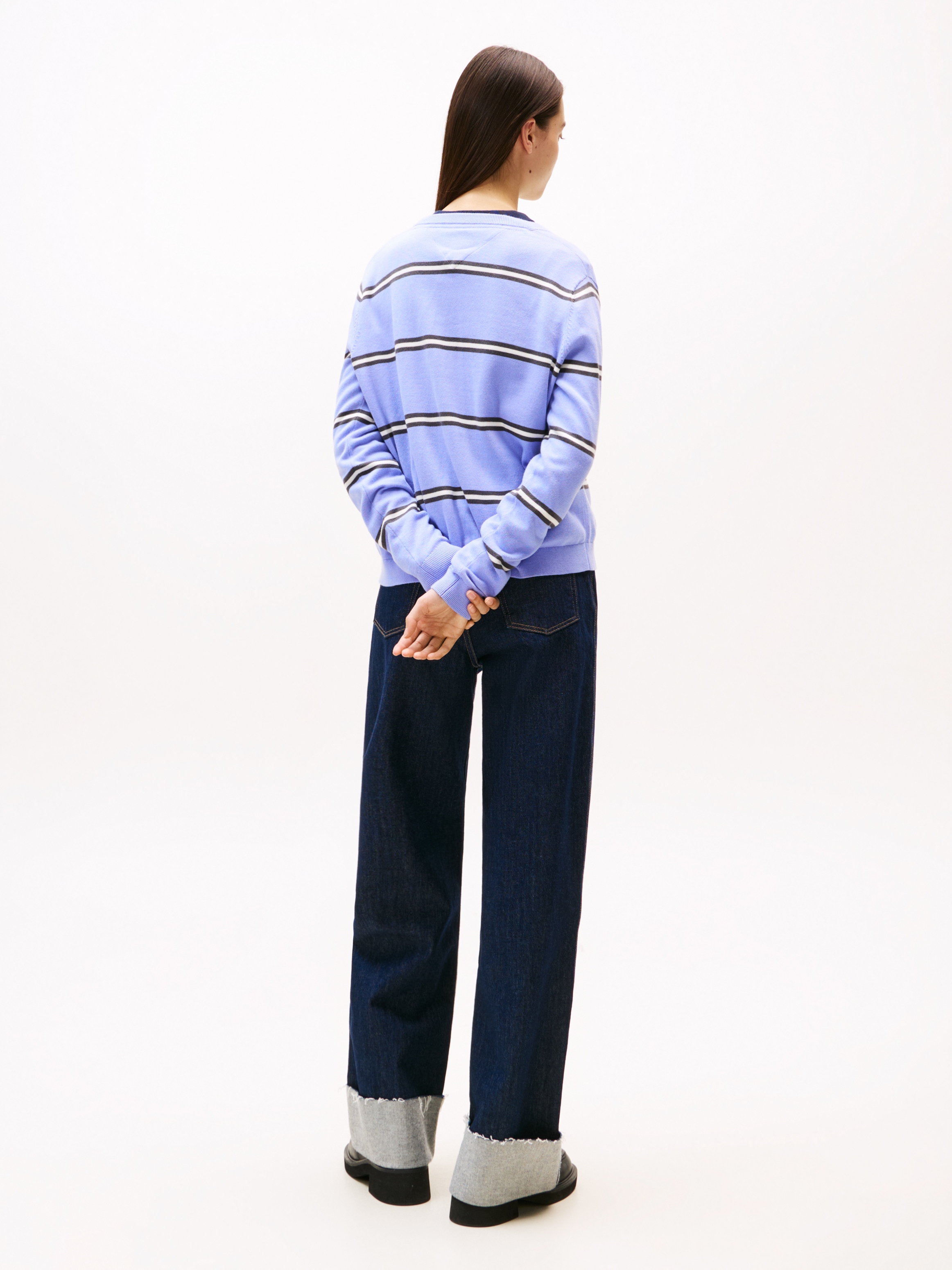 Tommy Jeans V-Ausschnitt-Pullover »TJW ESSENTIAL VNECK SWEATER EXT«, mit Logostickerei