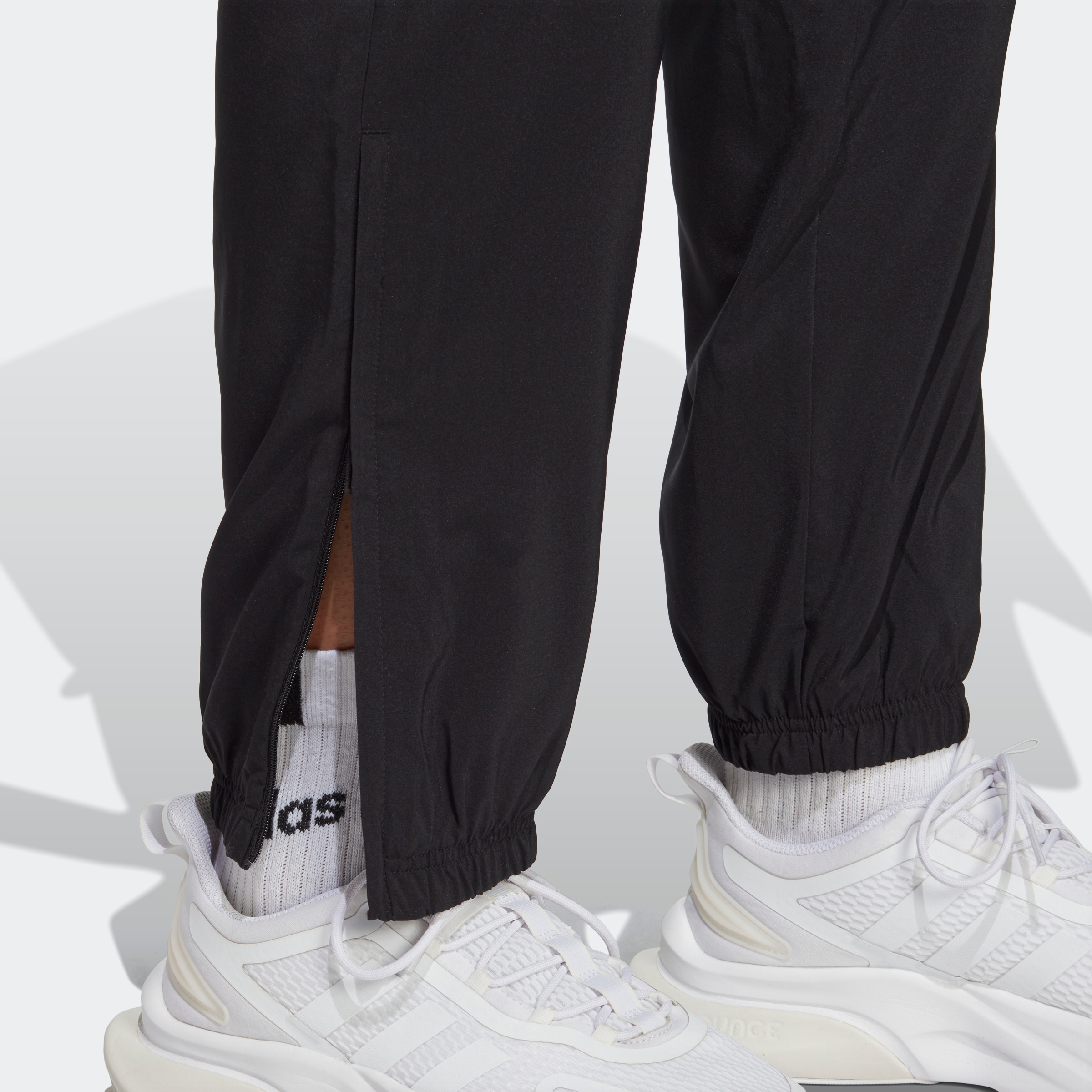 adidas Sportswear Sporthose »AEROREADY ESSENTIALS STANFORD ELASTIC CUFF SMALL LOGO HOSE«, (1 tlg.), Feuchtigkeitsabsorbierend, Atmungsaktiv