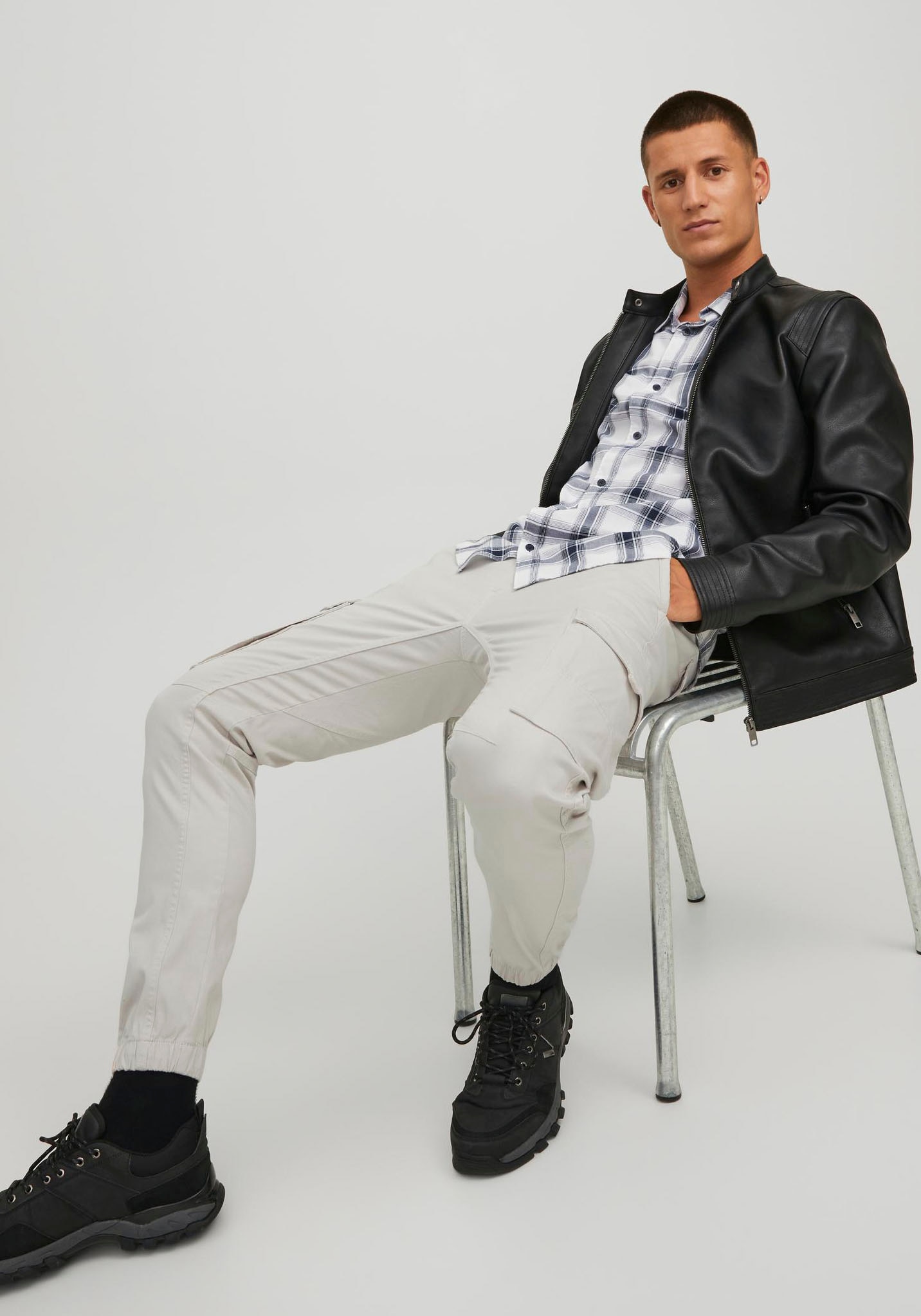 Jack & Jones Cargohose »JPSTPAUL JJFLAKE CARGO NOOS«  mit Beintaschen