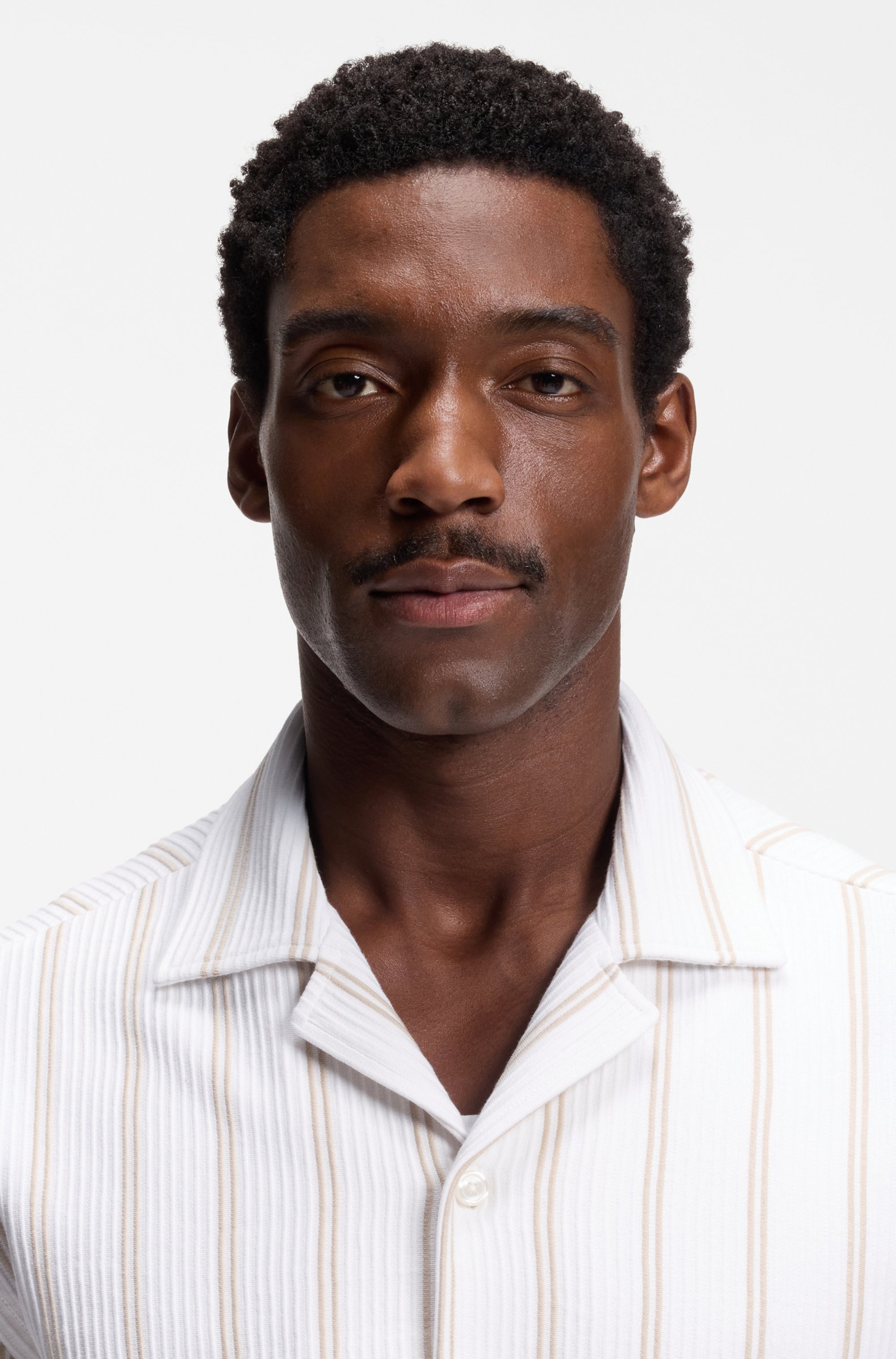 BOSS Kurzarmhemd »C-LARS CAMP B-262« Overshirt mit Freizeitkragen, Relaxed Fit