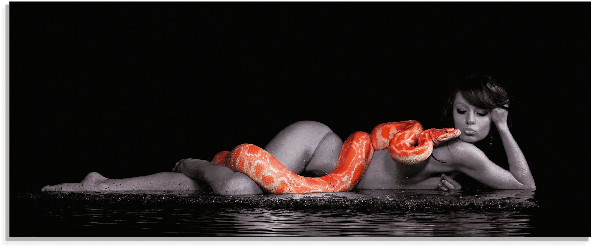Artland Glasbild »Frau in Wasser liegend mit roter Python«, Frau, (1 St.)