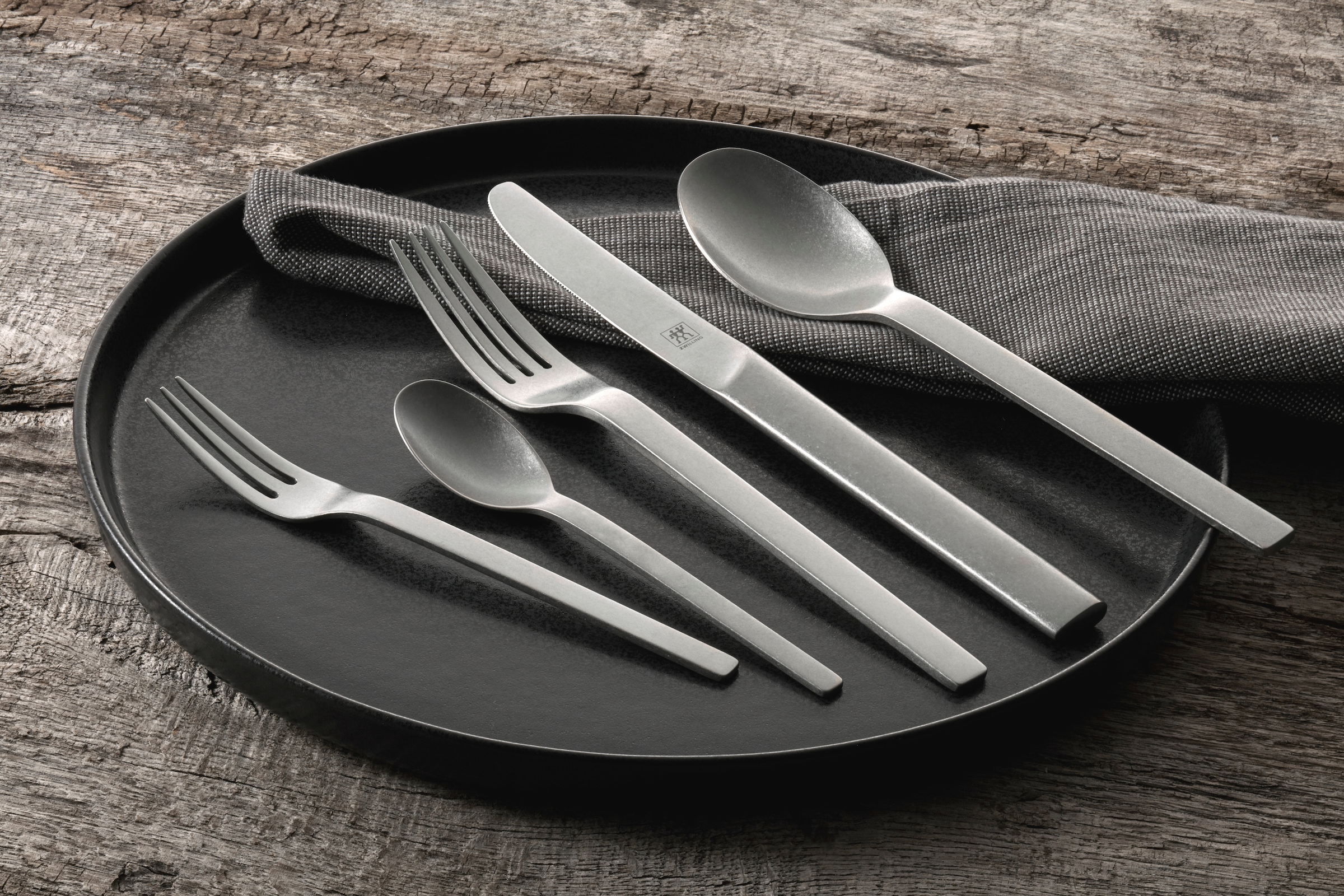 Zwilling Besteck-Set »ZWILLING Minimale Vintage (gehämmert)«, (Set, 68 tlg.), Rostfrei, bis 12 Personen