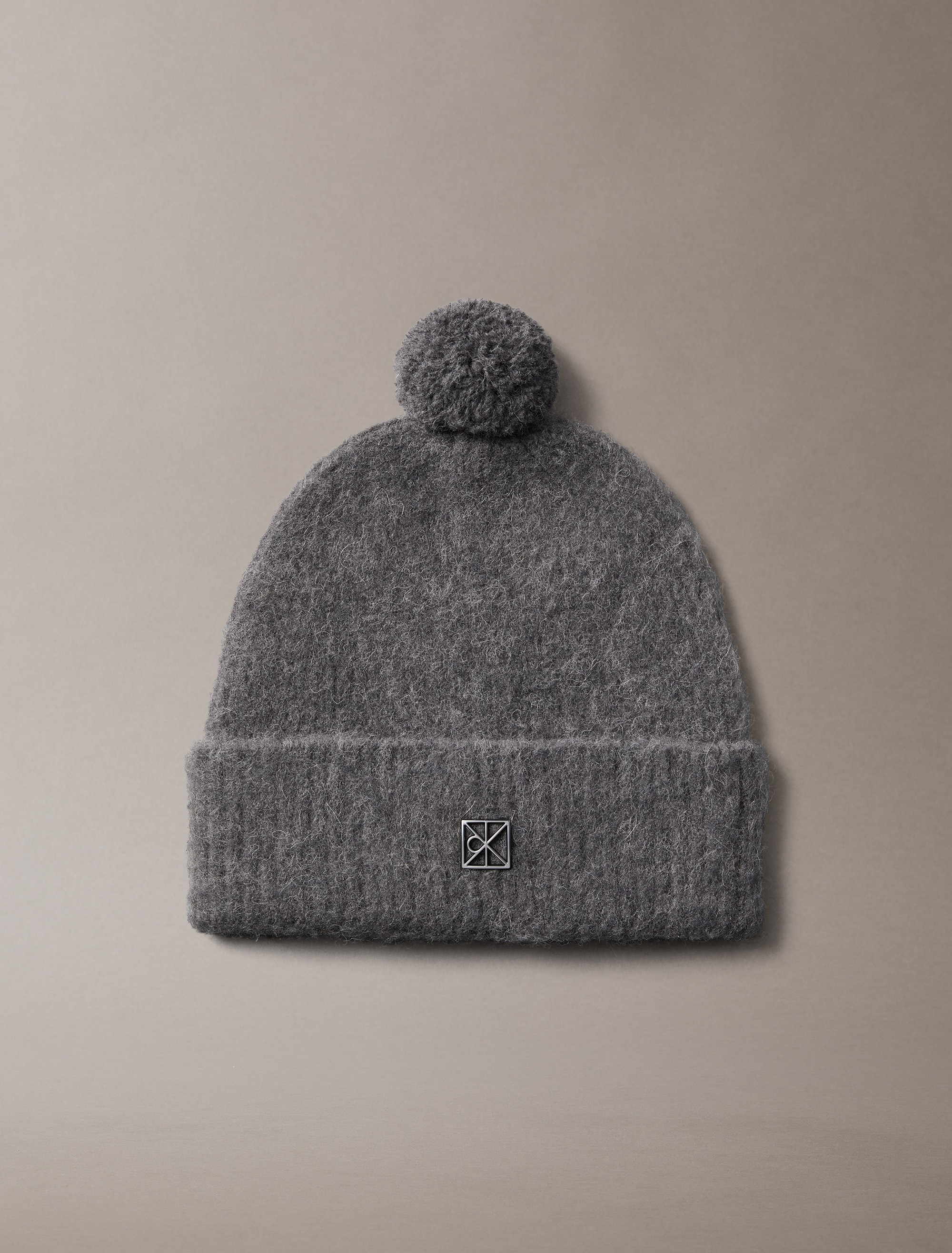 Calvin Klein Bommelmütze »EMBLEM BRUSHED POMPOM BEANIE« Perfekt für den Alltag