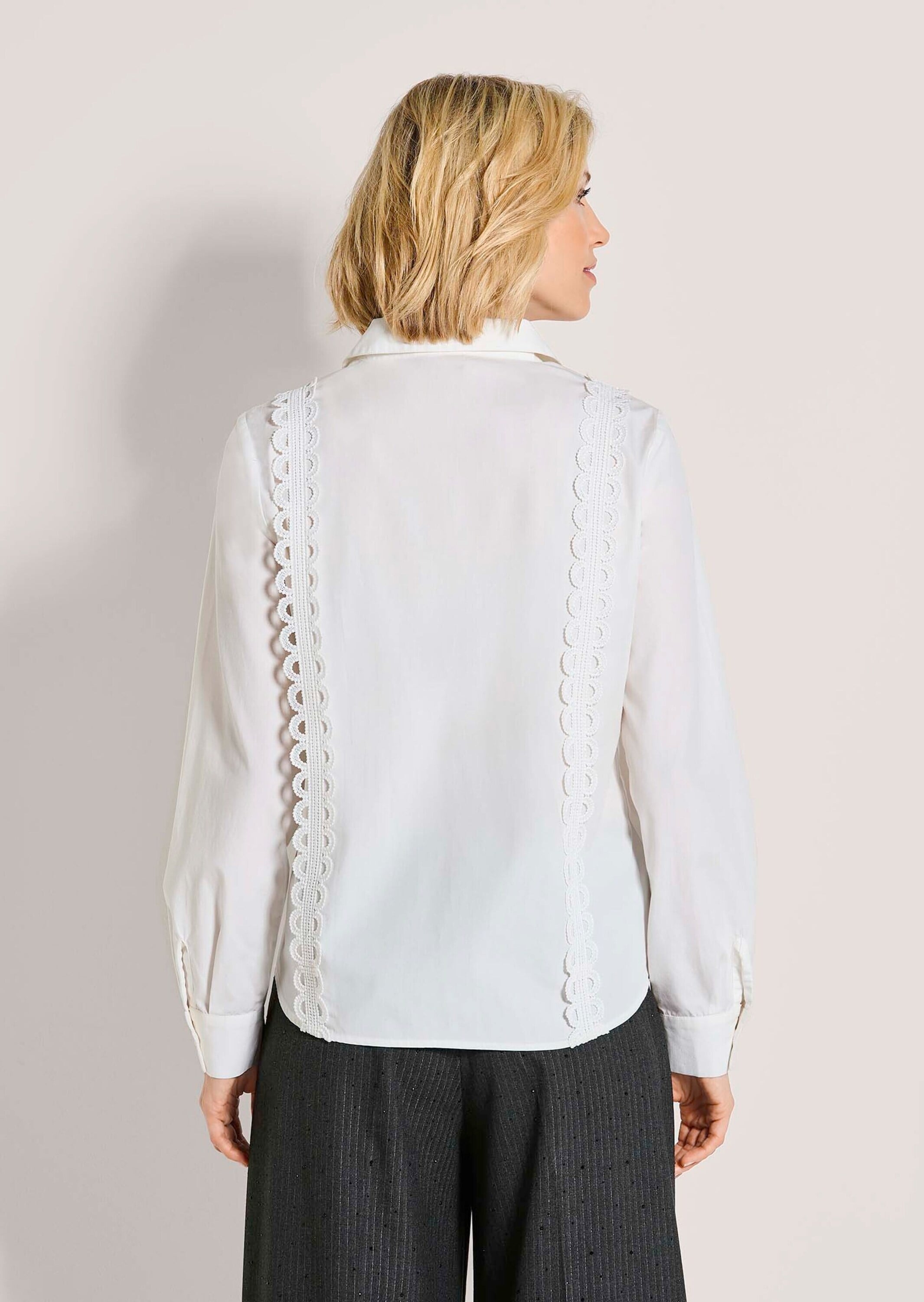 MADELEINE Hemdbluse »Hemdbluse Baumwollbluse mit Spitzendetails« Dekorative Spitzenbänder