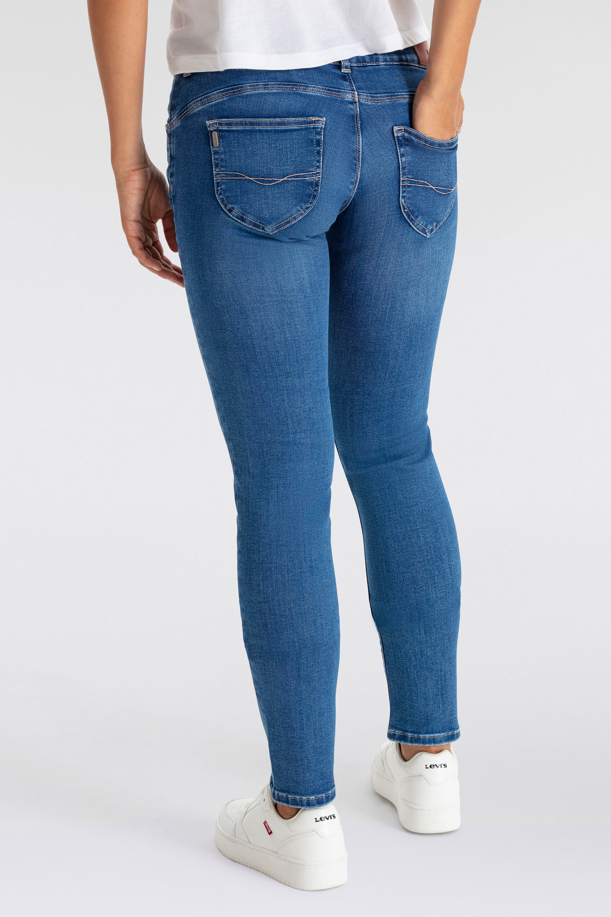 Pepe Jeans Slim-fit-Jeans »SLIM JEANS LW, mit niedriger Leibhöhe«