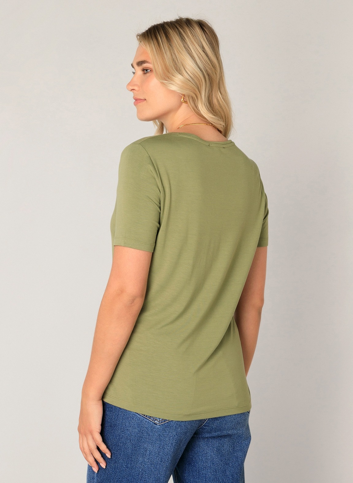 Base Level T-Shirt »Yanic« mit V-Ausschnitt