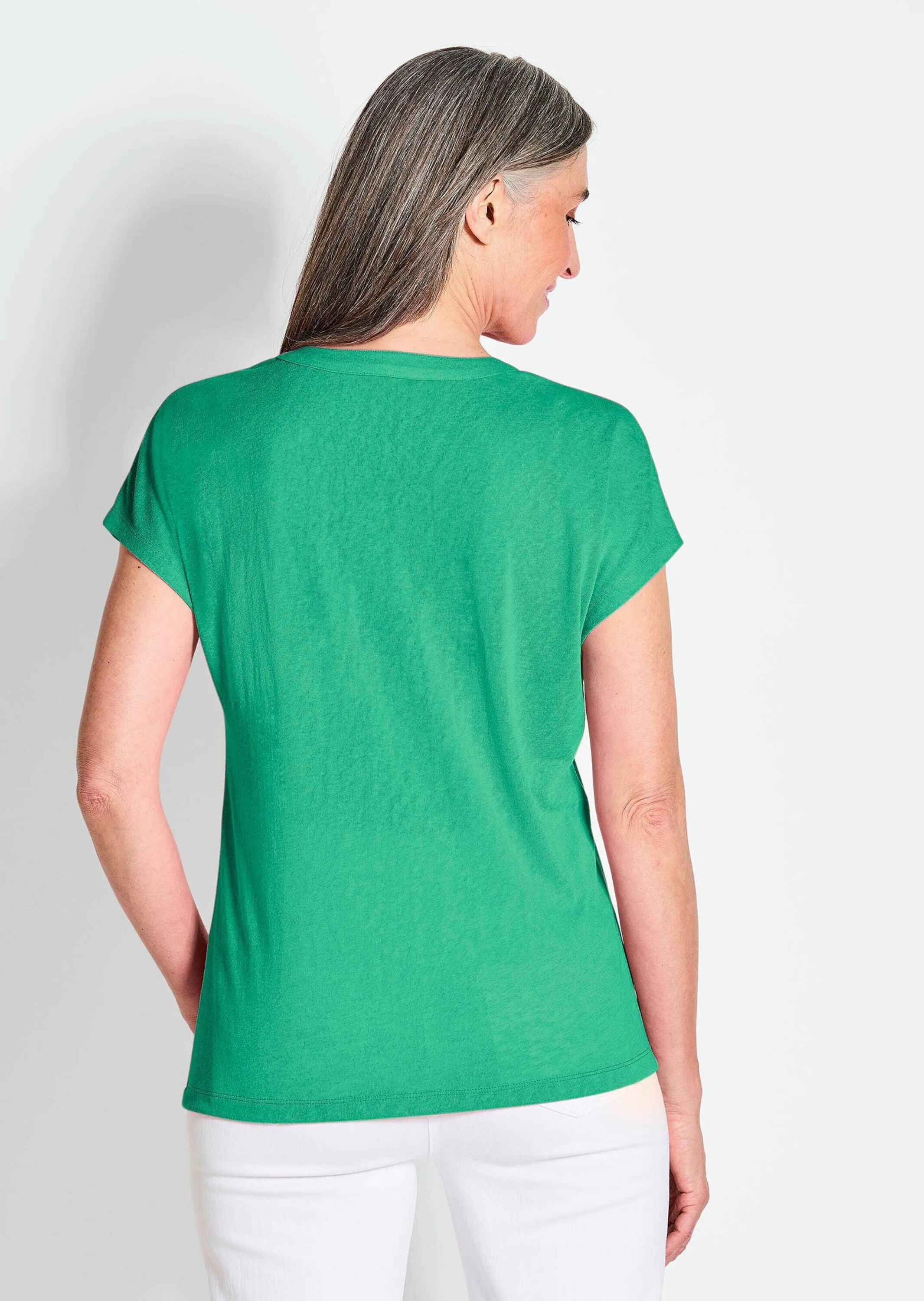 GOLDNER Kurzarmshirt »Kurzgröße Luftiges Basicshirt mit V-Ausschnitt«