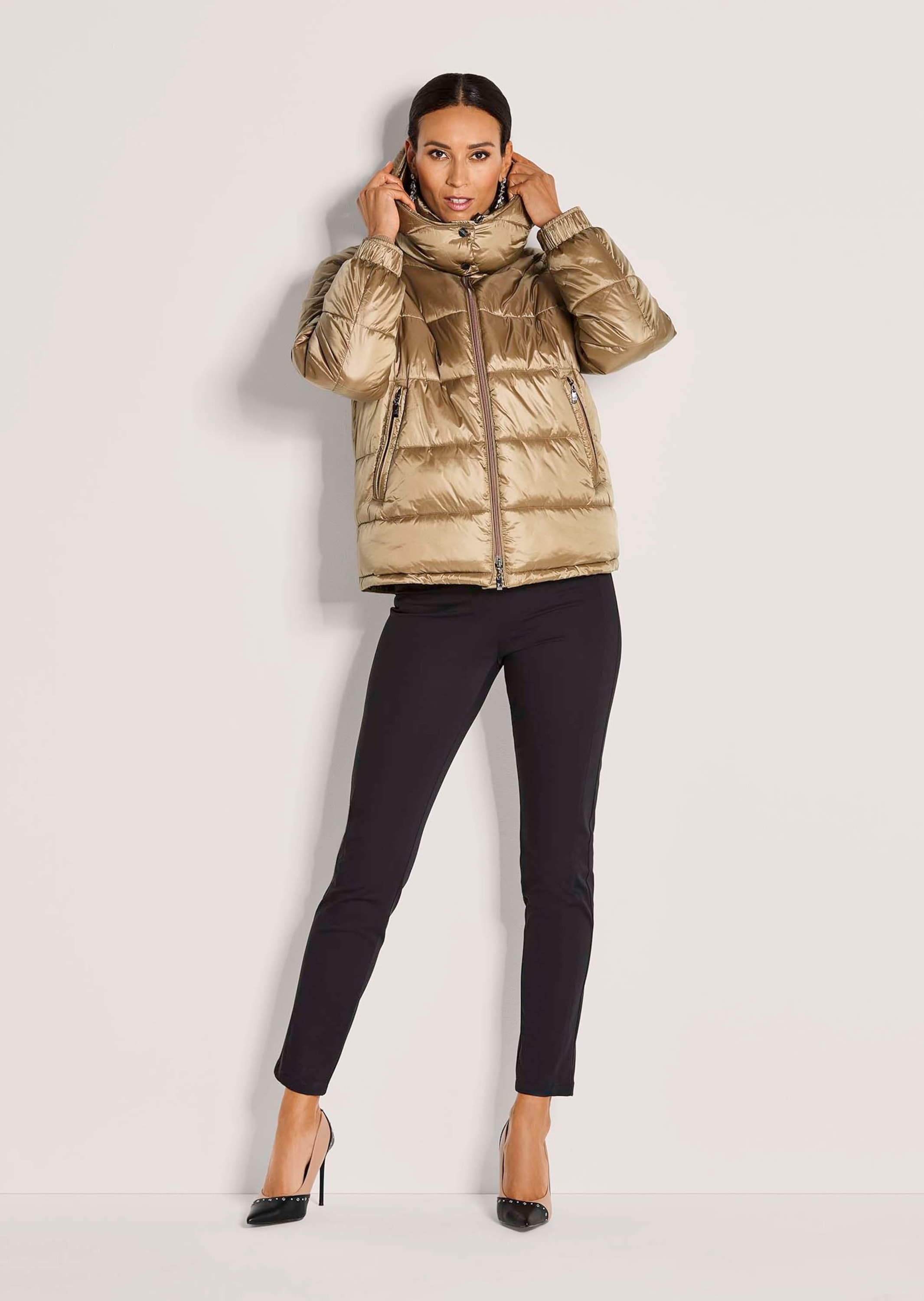 MADELEINE Kurzjacke »Winterjacke Elegante Steppjacke mit Glanzeffekt« Langarm mit Tasche und Druckknopf