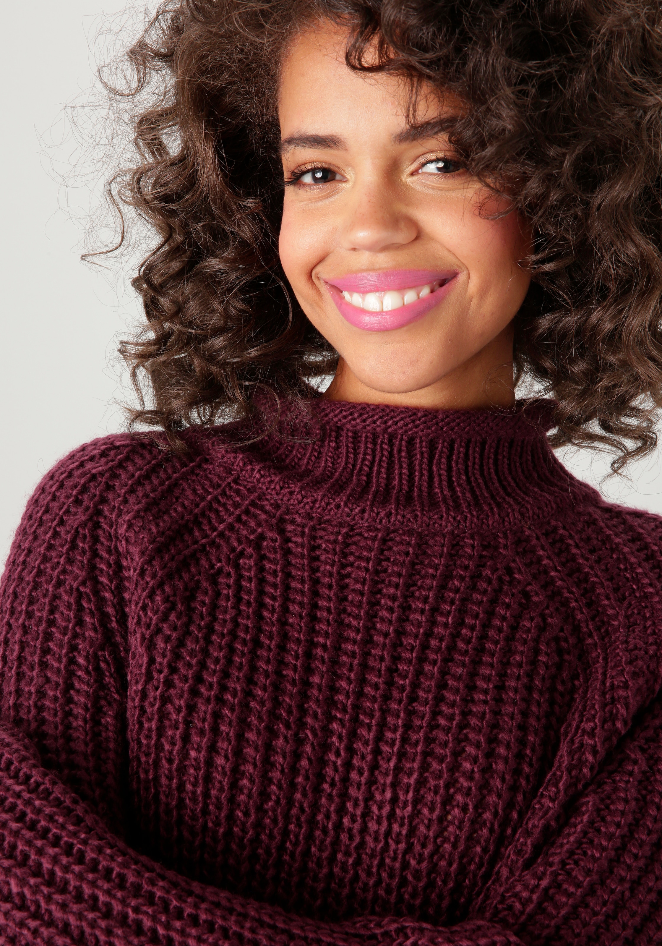 Aniston CASUAL Strickpullover mit Rollkante am Stehkragen