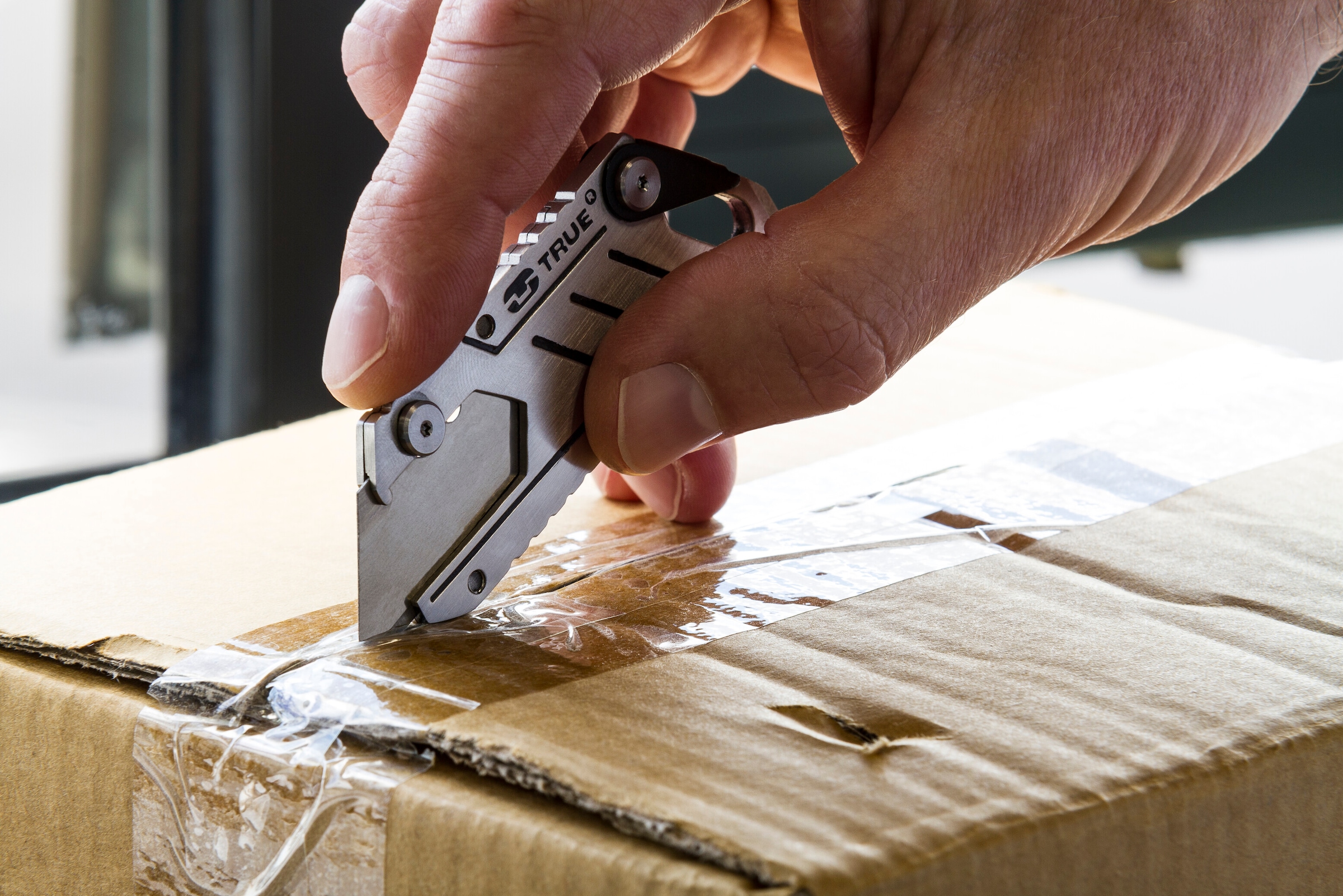 TRUE Cutter »BOX CUTTER«, integr. Flaschenöffner