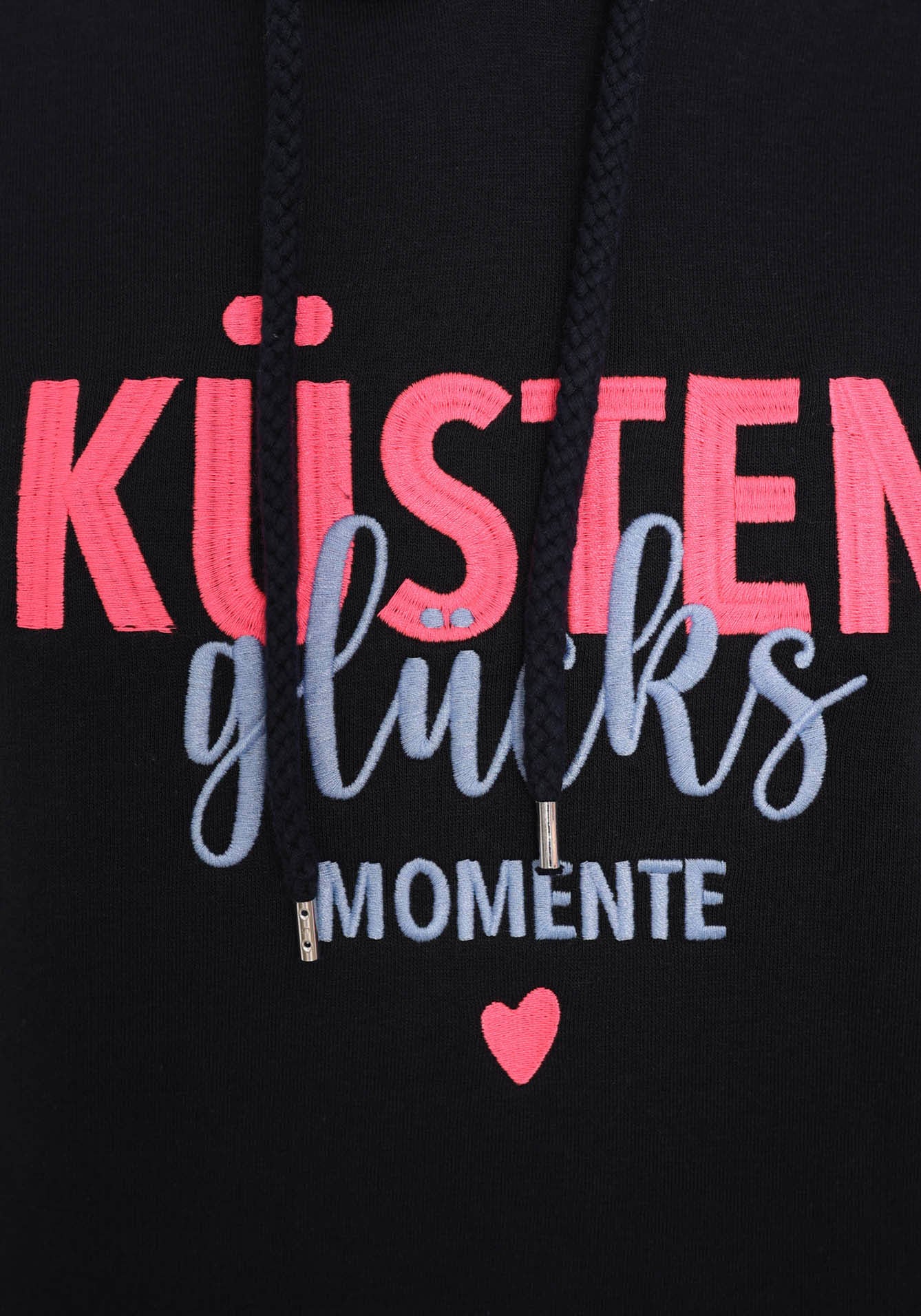Zwillingsherz Sweatshirt, mit "Küsten-Glücks-Momente"-Stickerei und Schriftzug am Rücken