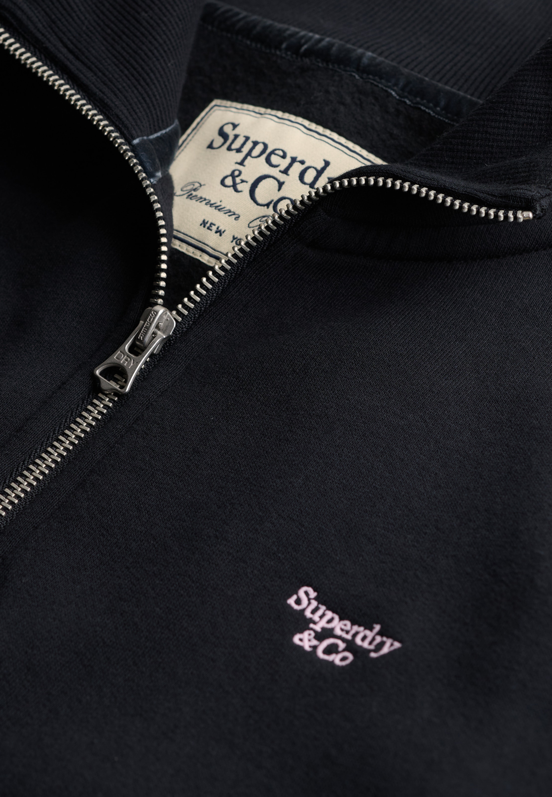 Superdry Sweatshirt »SIGNATURE EMB HALF ZIP«, mit Stehkragen, aus Baumwolle und Polyester, Loose Fit, unifarben
