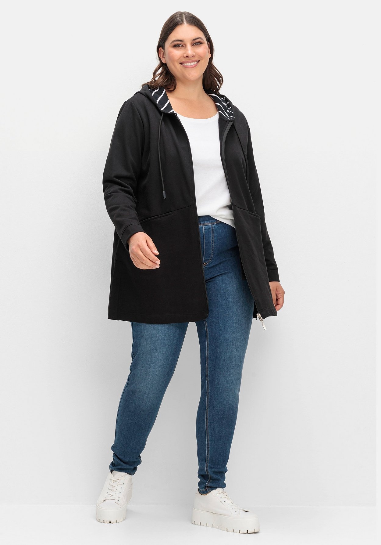 Sheego Sweatjacke »Sweatjacke mit gestreiftem Kapuzenfutter«