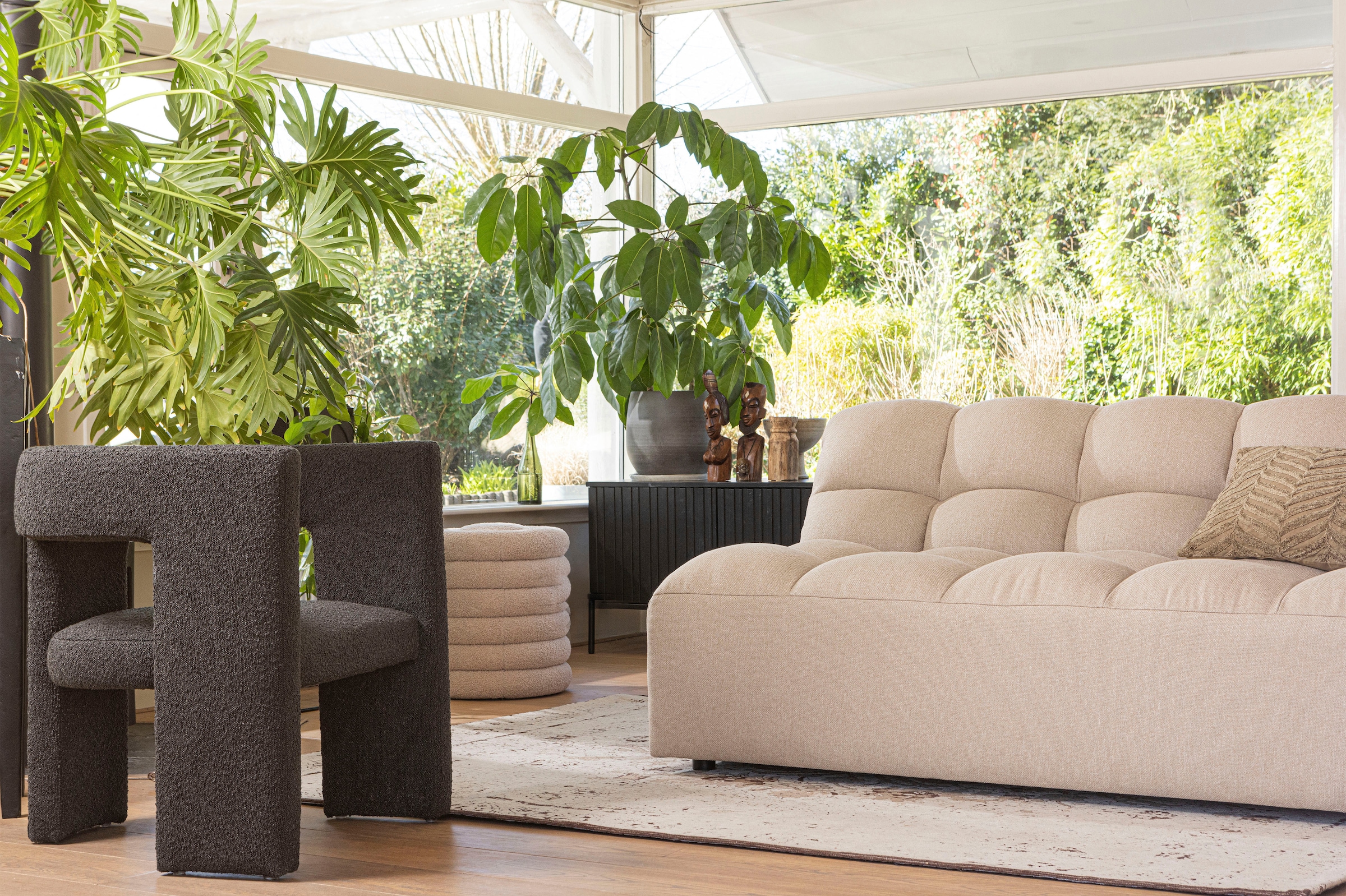 WOOOD Polsterstuhl »Tiwa mit Bouclé-Bezug und Holzgestell B 63 x T 62 x H 71 cm« () Maximale Verschleißfestigkeit, Tragkraft 100 kg, montiert geliefert
