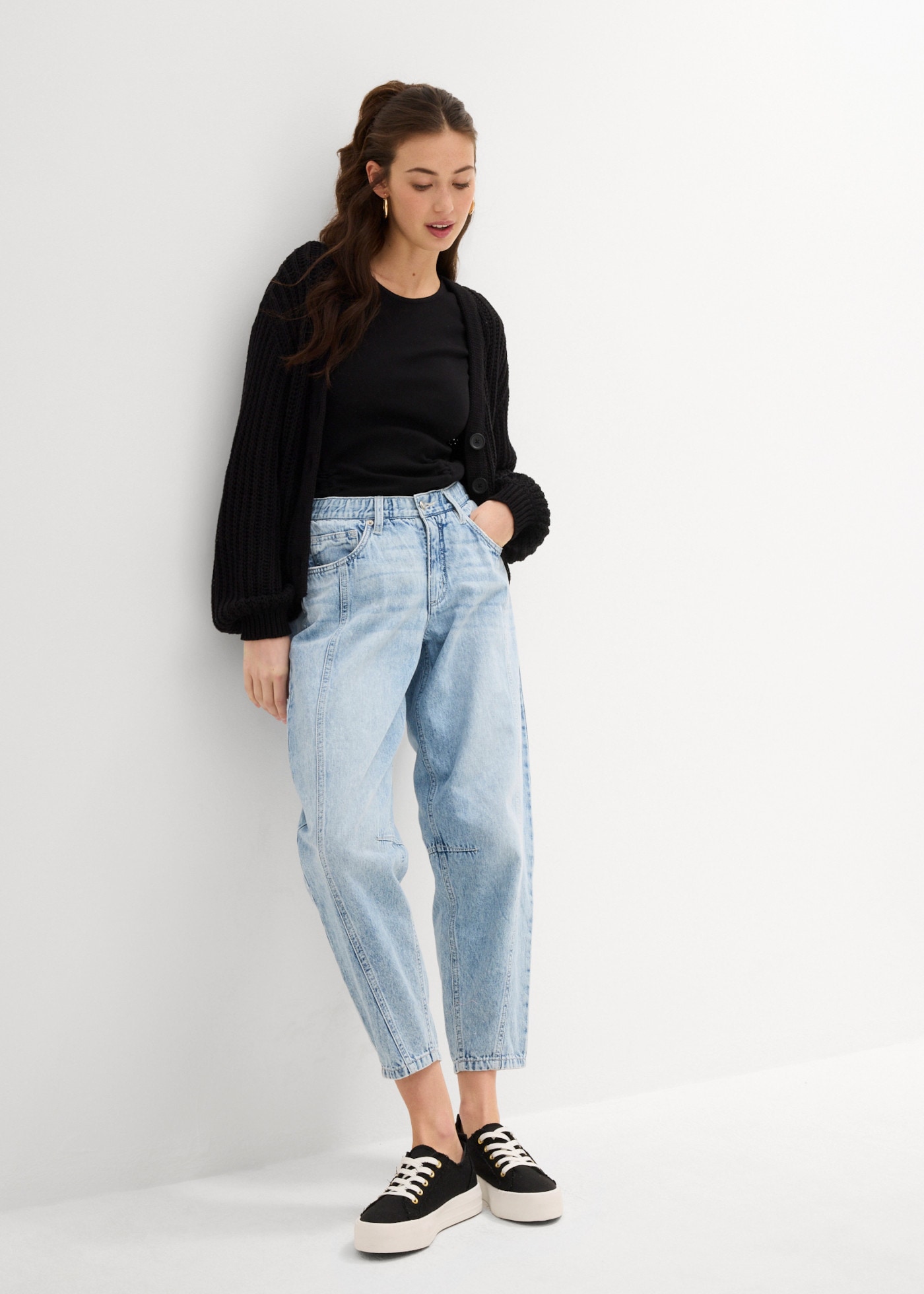 bonprix Loose-fit-Jeans lockere Passform, voluminöses, gerundetes Bein, fester Baumwoll-Denim