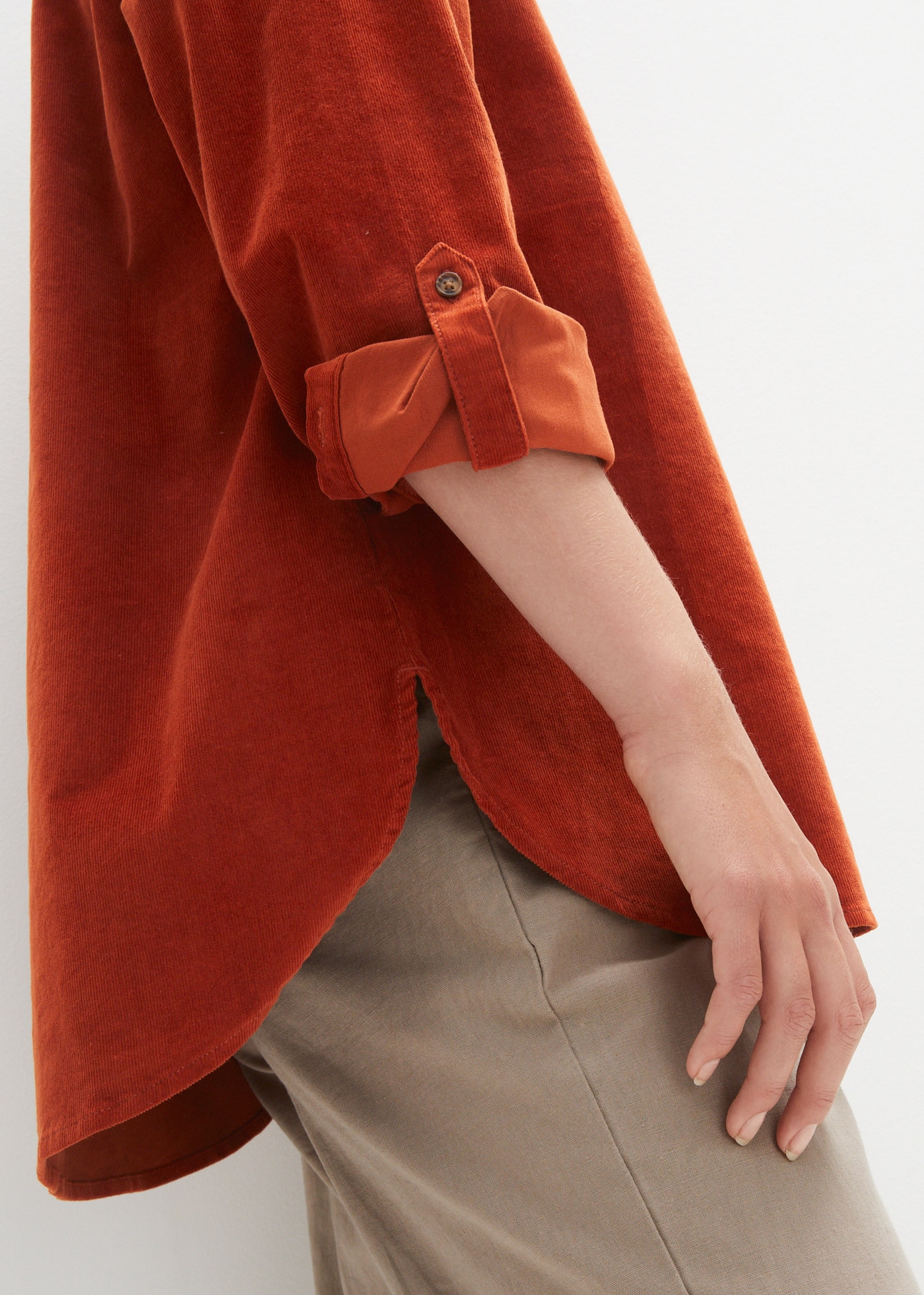 bonprix Langarmbluse »Cord-Hemd mit Seitenschlitz« lockere Passform, für den Alltag, aus Cord, mit Hemdblusenkragen