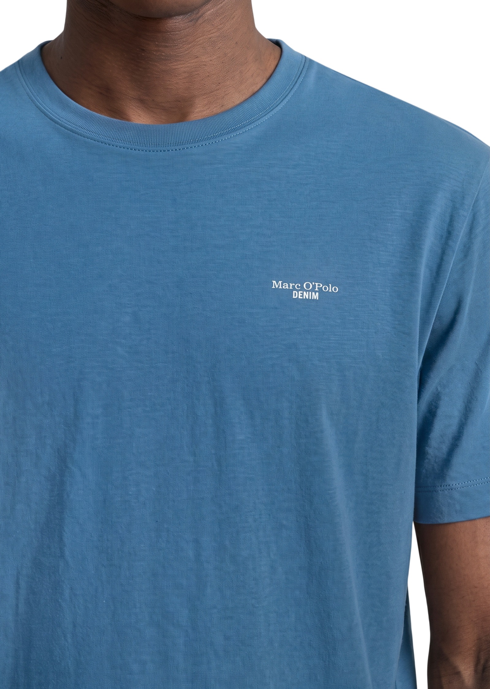 Marc O'Polo DENIM T-Shirt Ein dezenter Logo-Print auf der Brust