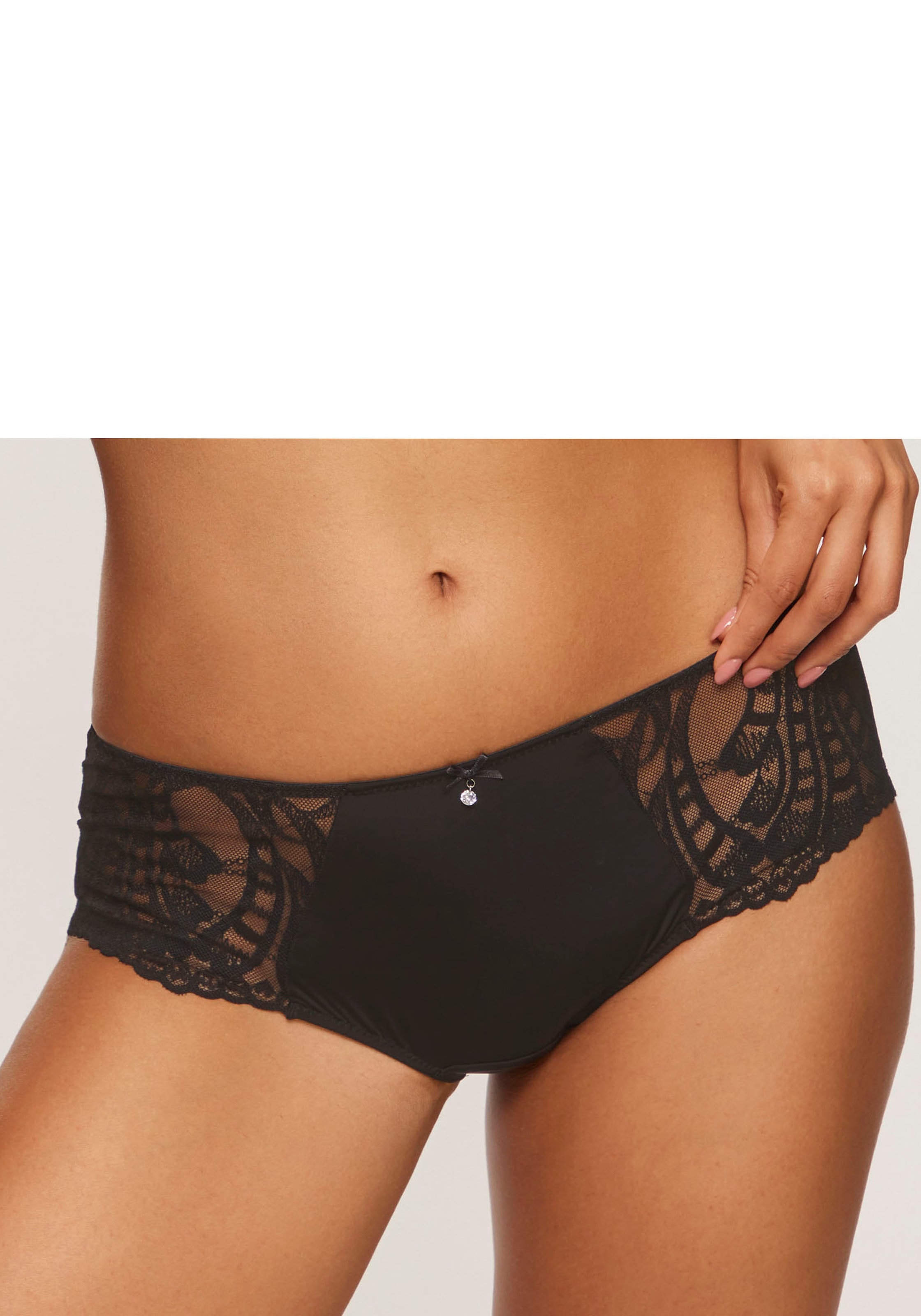 LASCANA Panty »Flora«, mit feiner, leicht transparenter Spitze und edlem Accessoire