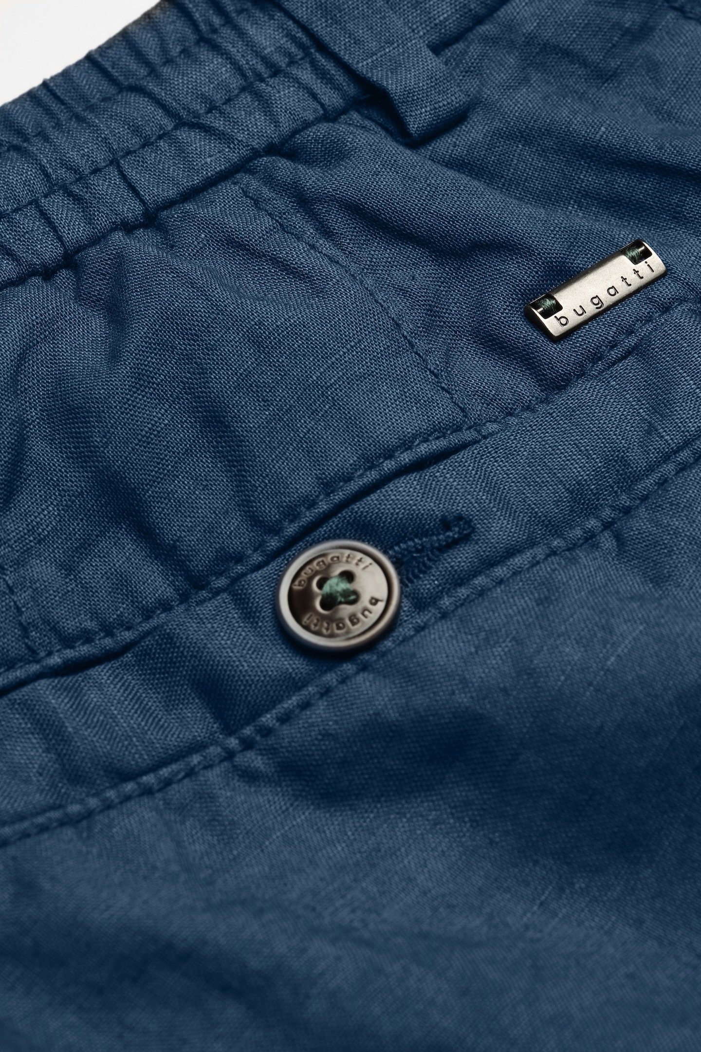 bugatti Bermudas, in sportlicher Optik