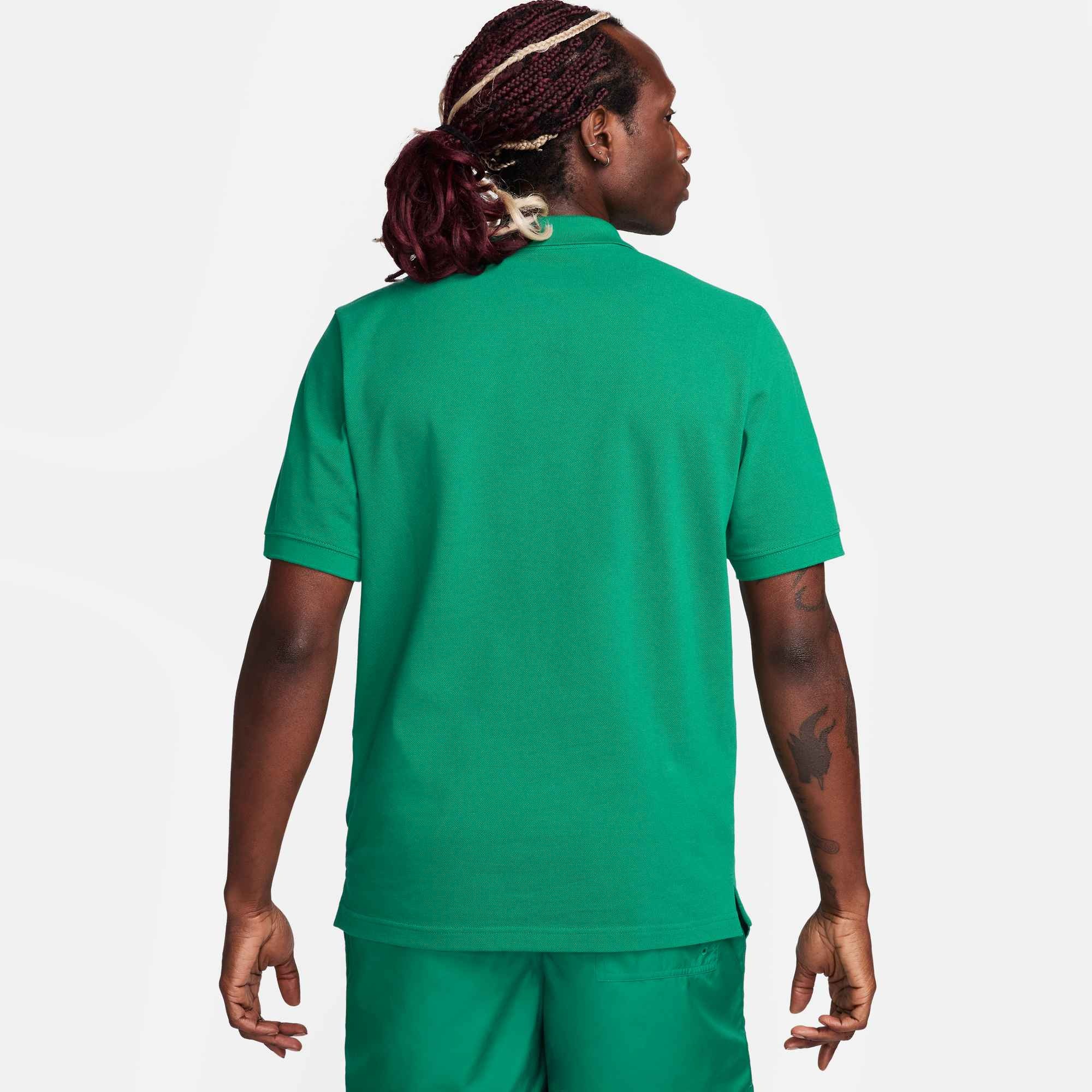 Nike Sportswear Poloshirt »M NK CLUB SS POLO PIQUE« mit 2-Knopf-Leiste, aus atmungsaktivem Piqué-Baumwollmaterial