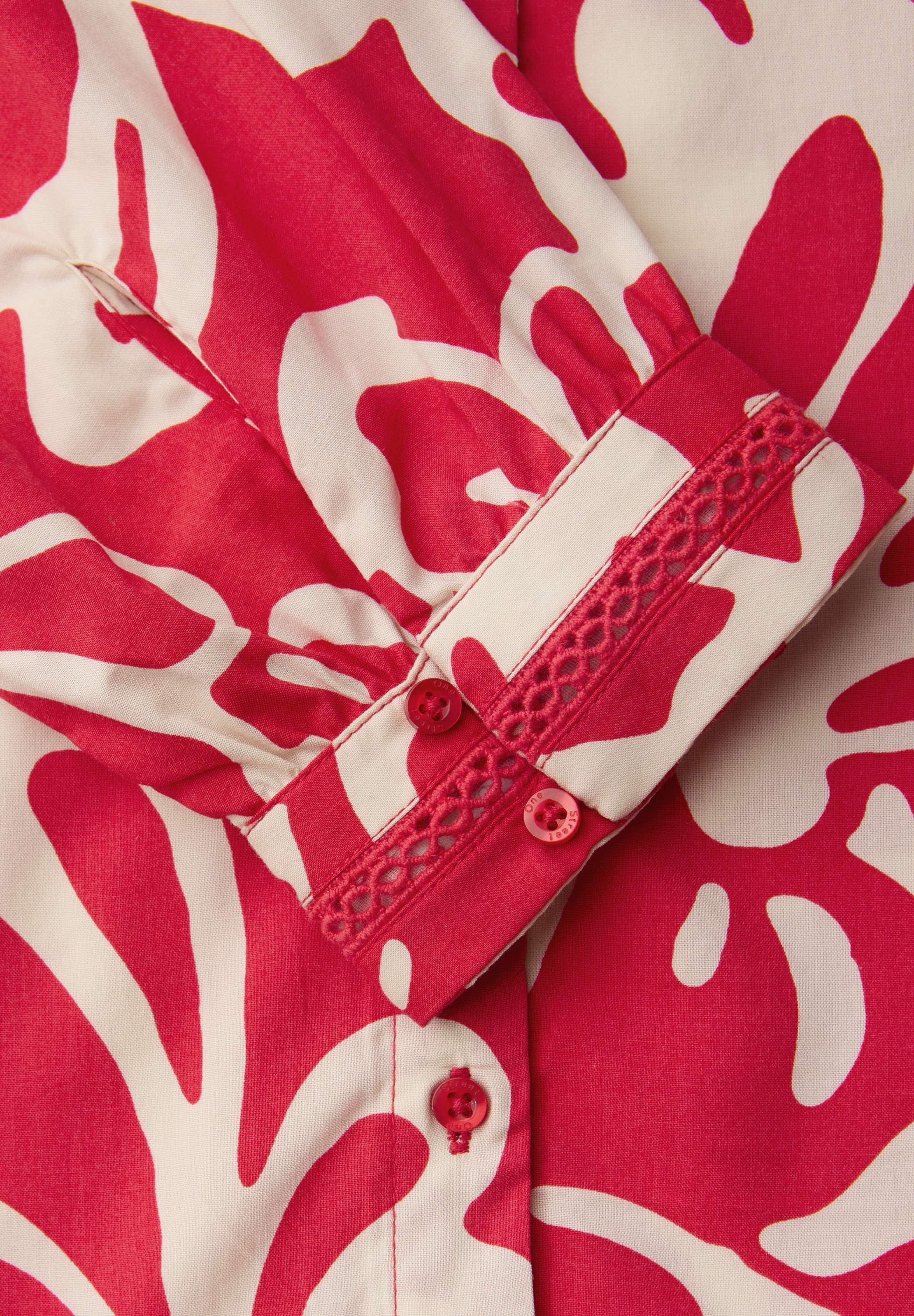 STREET ONE Druckbluse 3/4-Arm-Bluse mit floralem Muster und Tape-Details