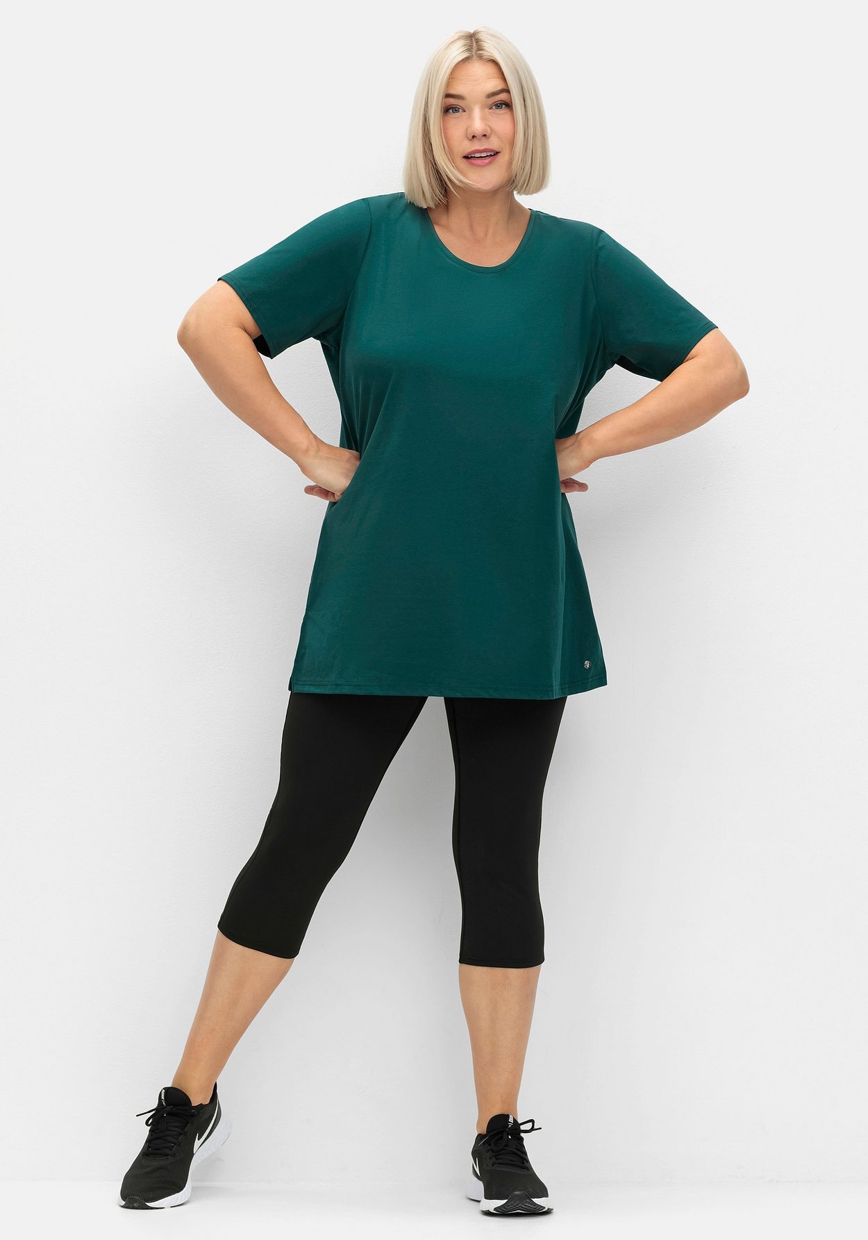 Sheego Funktionsshirt »Langes Sportshirt in leicht taillierter Form, atmungsaktiv«