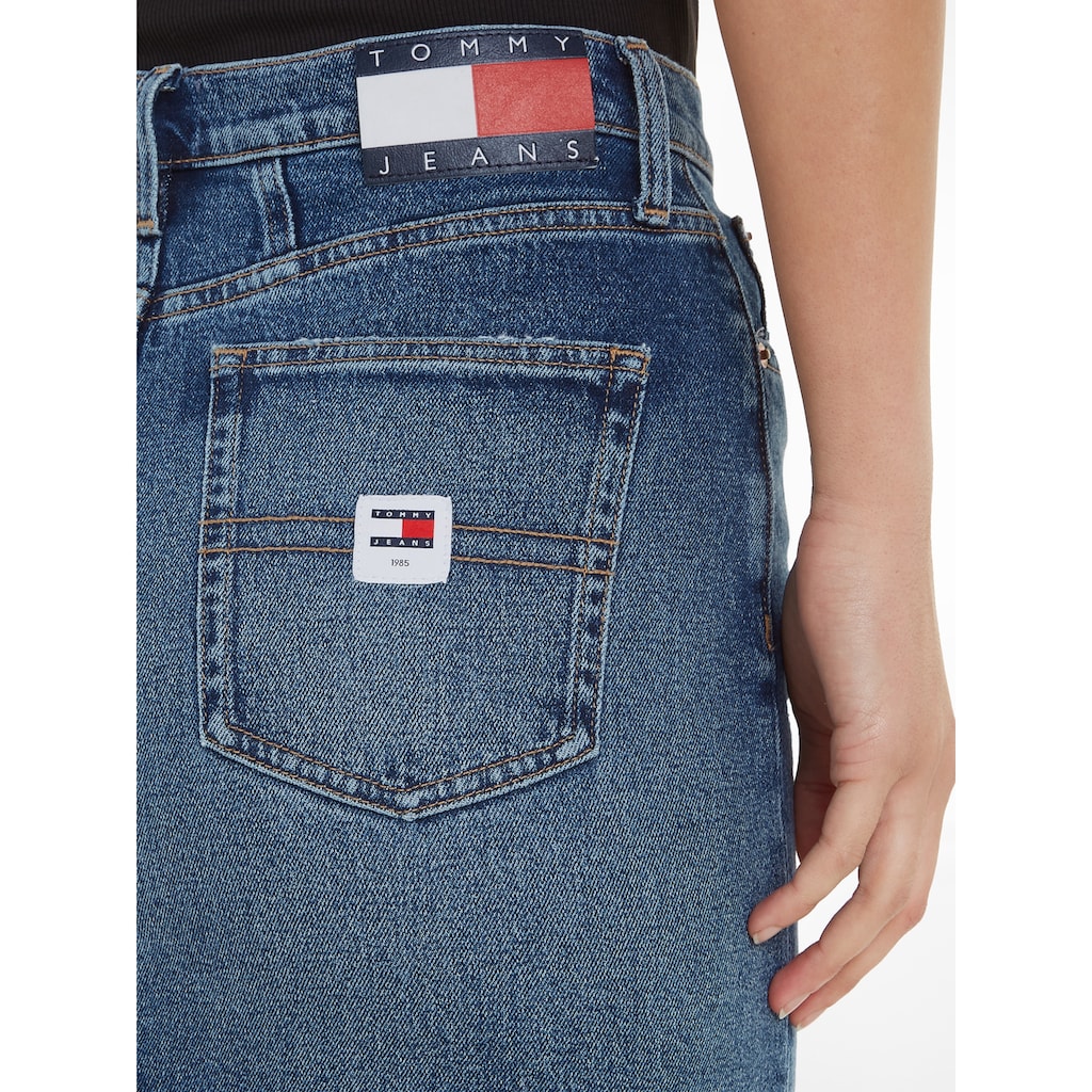 Tommy Jeans Jeansrock »MOM UH SKIRT AH6158«, Webrock mit Logopatch