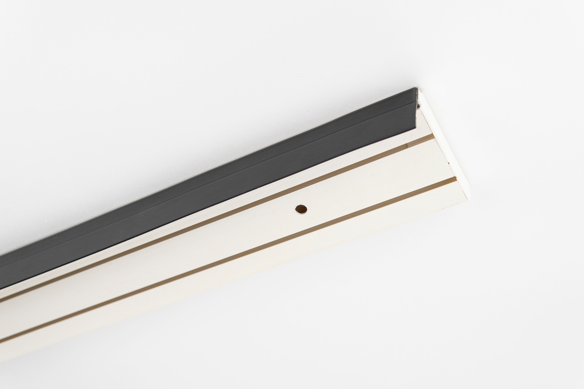 GARESA Gardinenschiene »Kunststoffschiene mit Blende«, 2 läufig-läufig, Wunschmaßlänge, Deckenmontage, verlängerbar, einfache Montage, schlicht