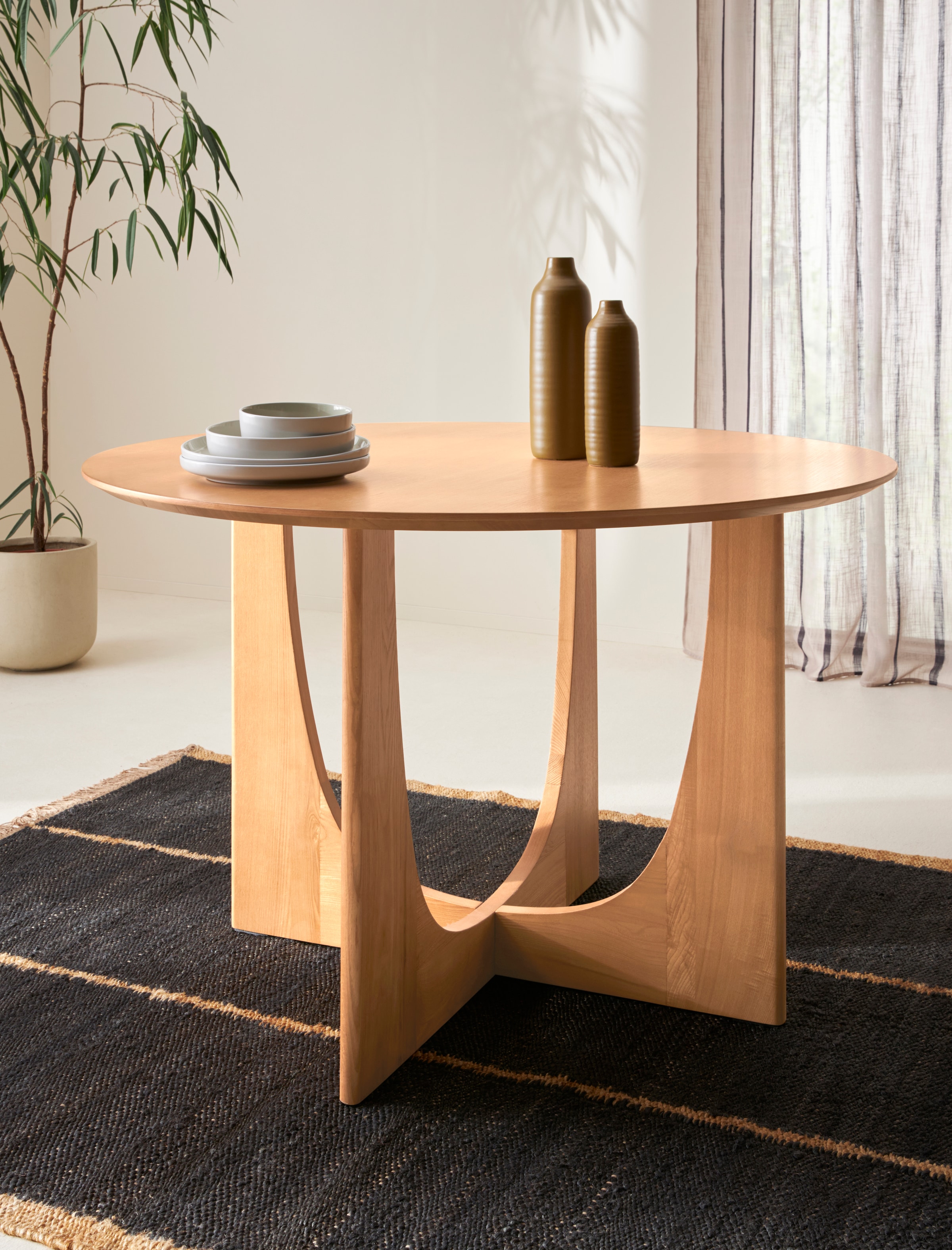 LeGer Home by Lena Gercke Esstisch »Zirella« massives Eschenholz, markantes Kreuzfuß-Design, Breite 120 cm