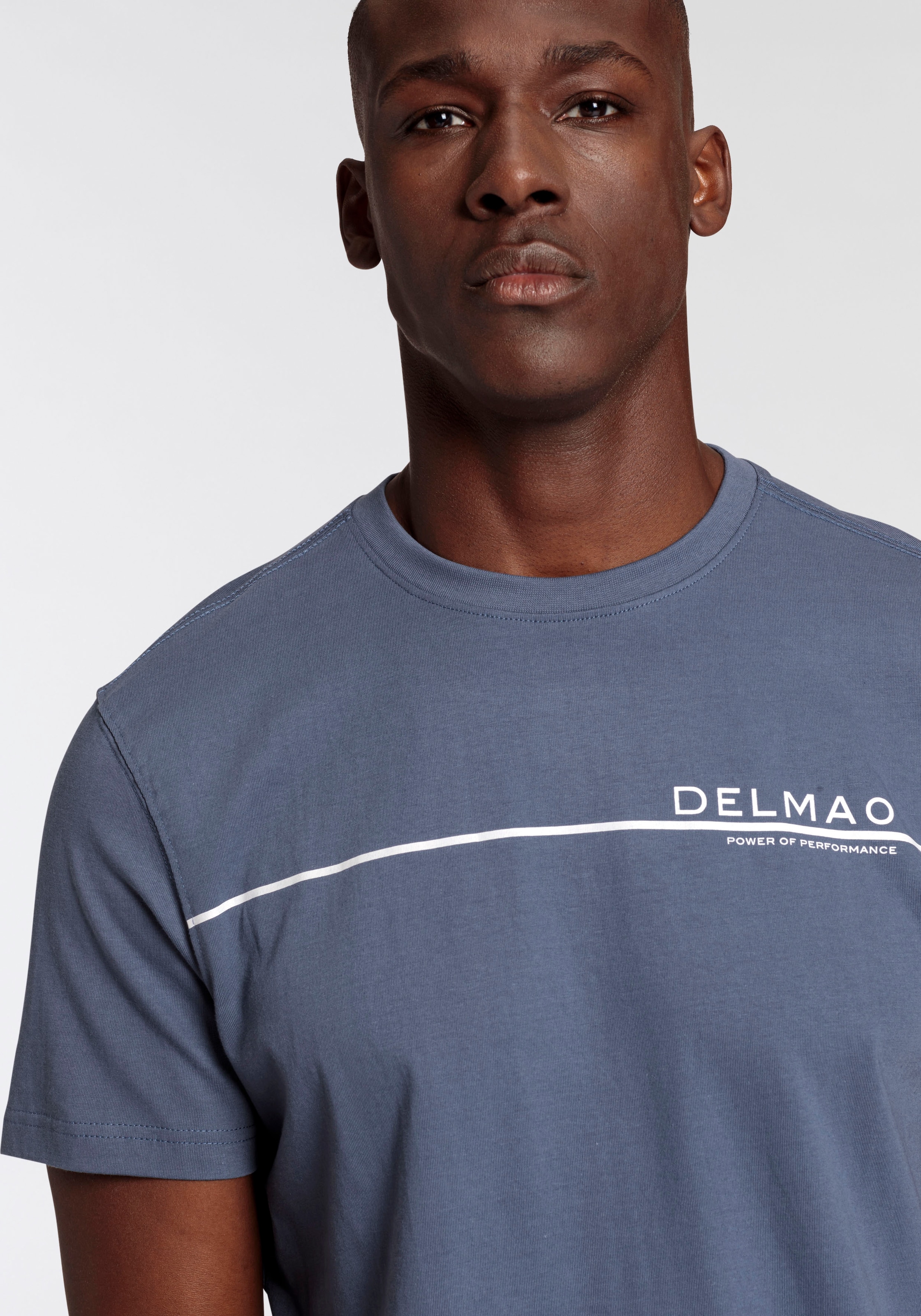 DELMAO T-Shirt, mit modischem Brustprint - NEUE MARKE!