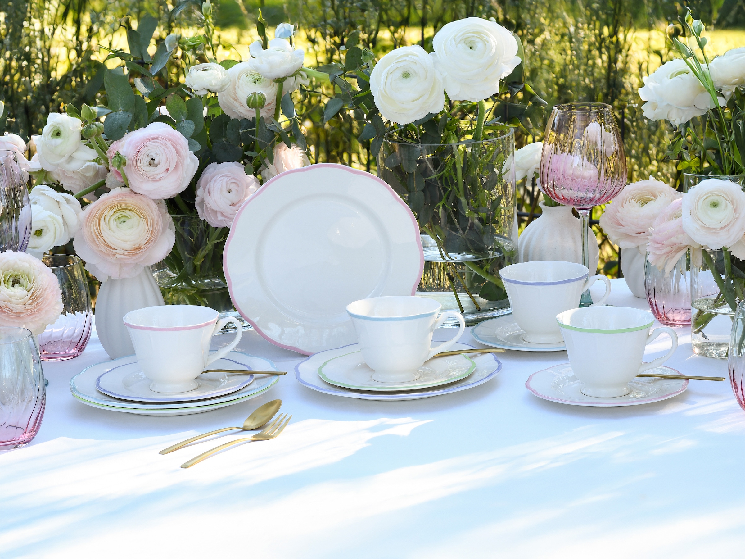 CreaTable Kaffeeservice »Florine Bunt, Service 12-tlg.« Elegant, Klassische Form, Zart gewellte Ränder