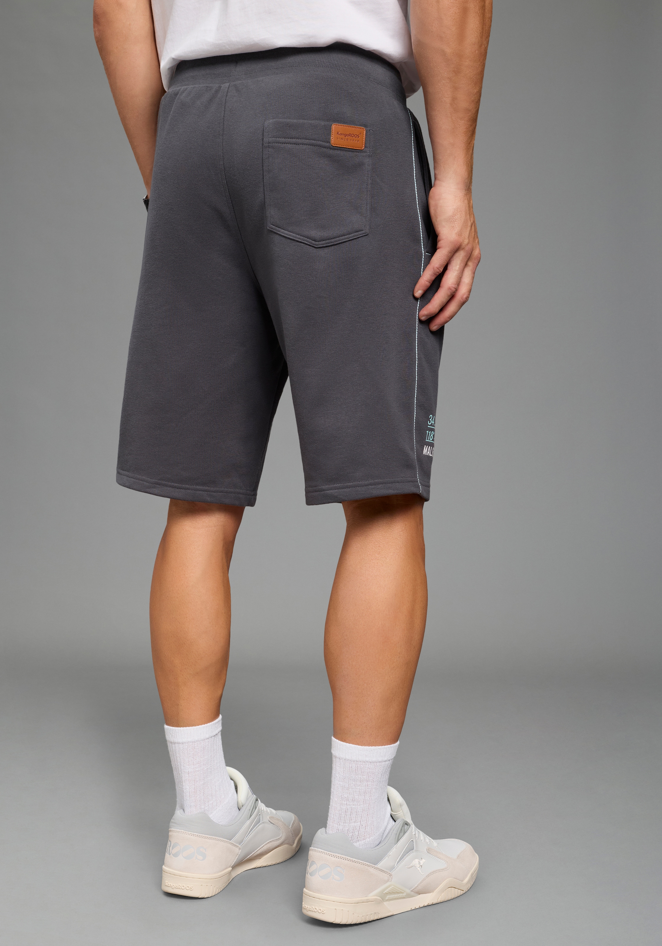 KangaROOS Sweatshorts  mit elastischem Bund, mit Kordelzug am Bund, auch in großen Größen