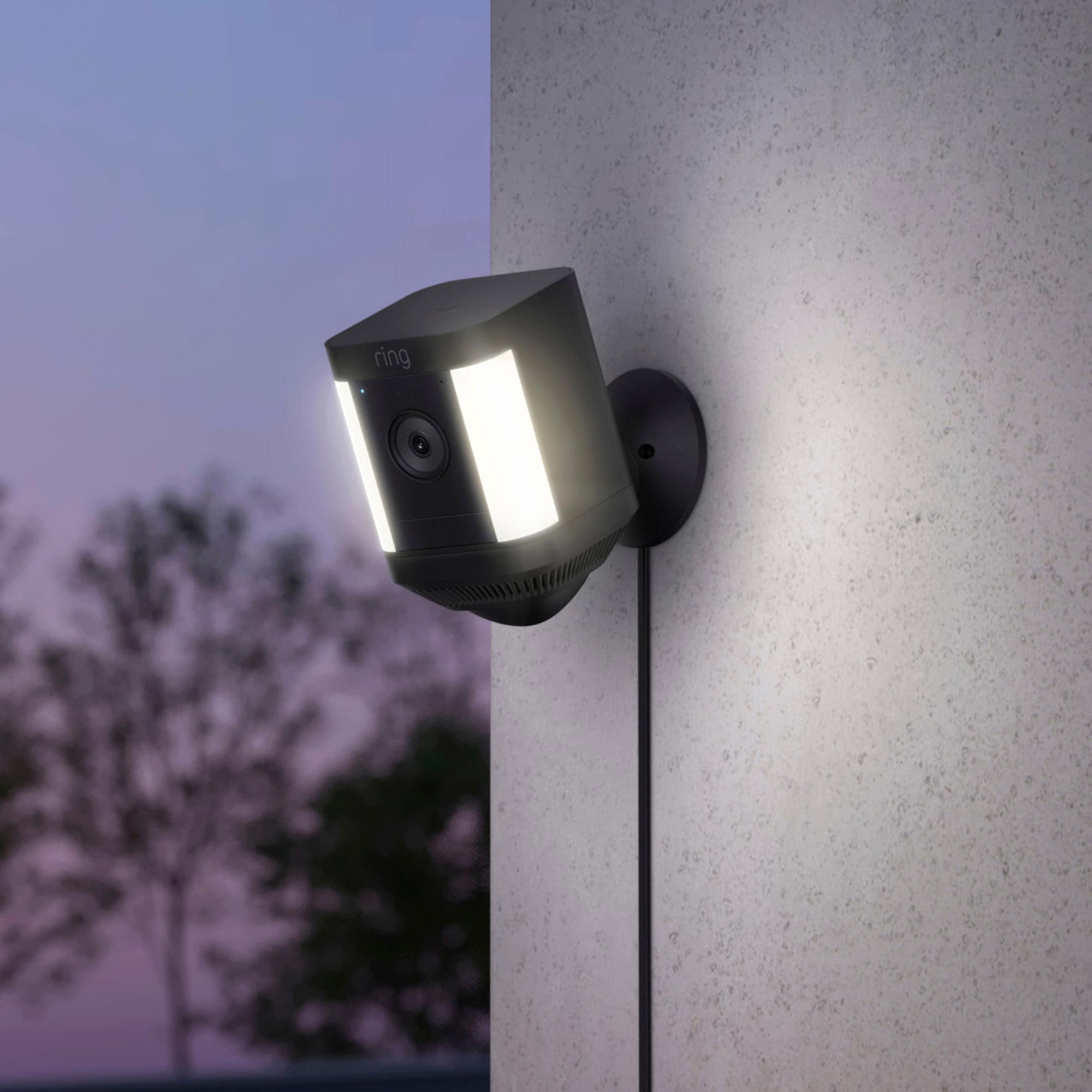Ring Überwachungskamera »Spotlight Kamera Plus Netzstecker«, Außenbereich