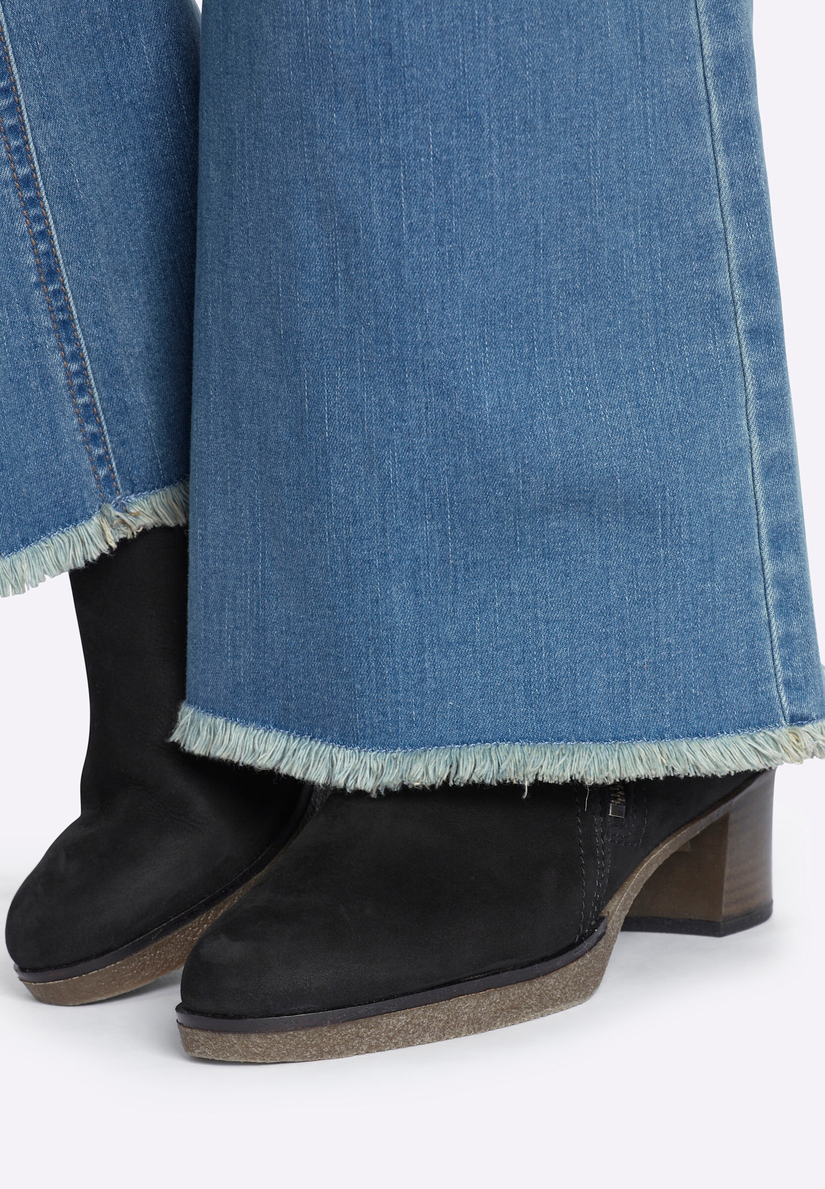 Sheego 5-Pocket-Jeans »Bootcut-Jeans Bootcut-Jeans mit Fransensaum«