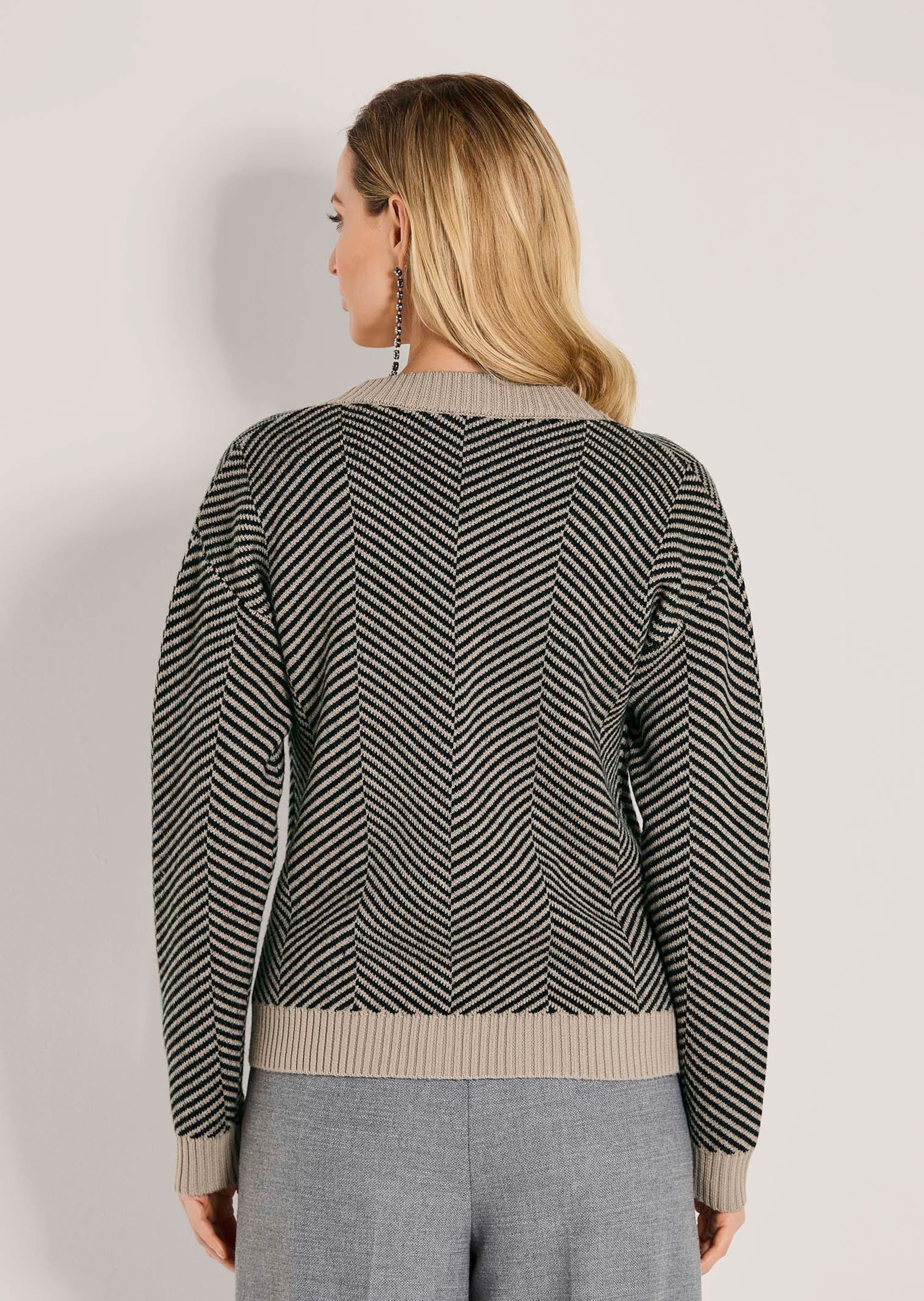 MADELEINE Strickjacke »Strickjacke Cardigan aus Schurwolle mit V-Ausschnitt« Strickjacke mit Jacquardmuster