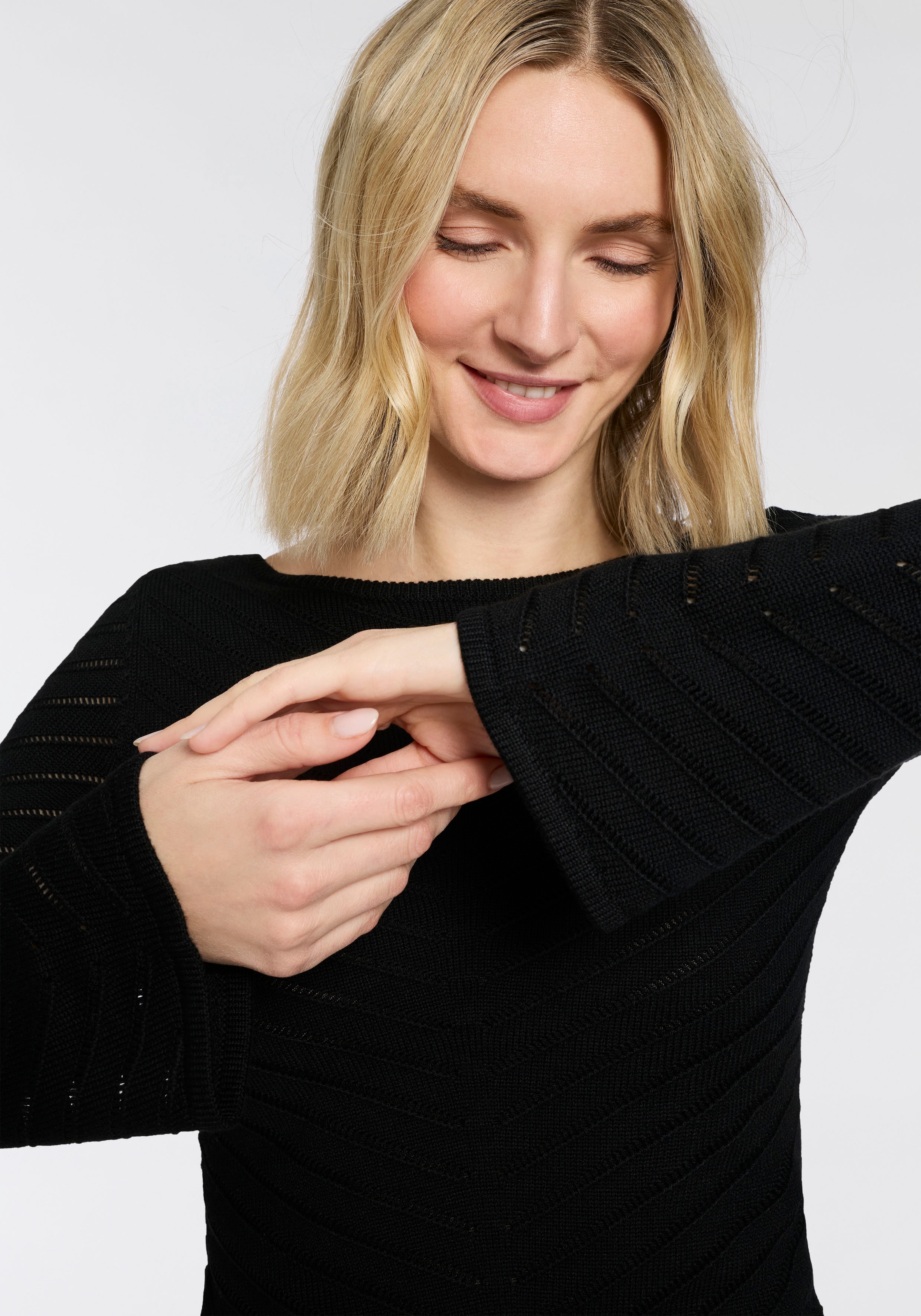 BOSS ORANGE Strickpullover »Falonina Premium Damenmode« mit feinem Lochstrickmuster in Zick-Zack Struktur