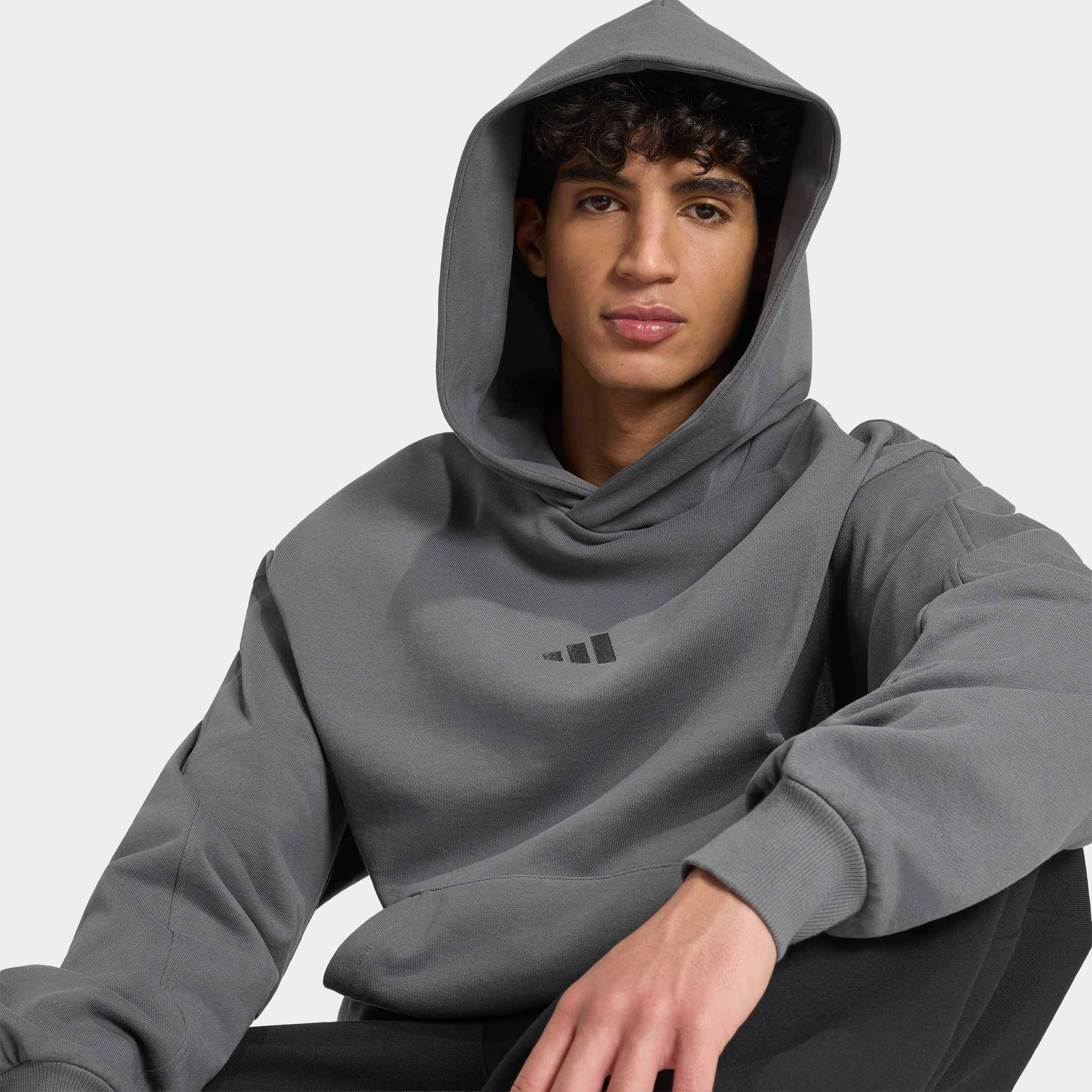 adidas Sportswear Kapuzensweatshirt »ADIDAS KIT HOODIE, KLEINES LOGO«, mit Kapuze, in normaler Schnittform, schweres robustes Material
