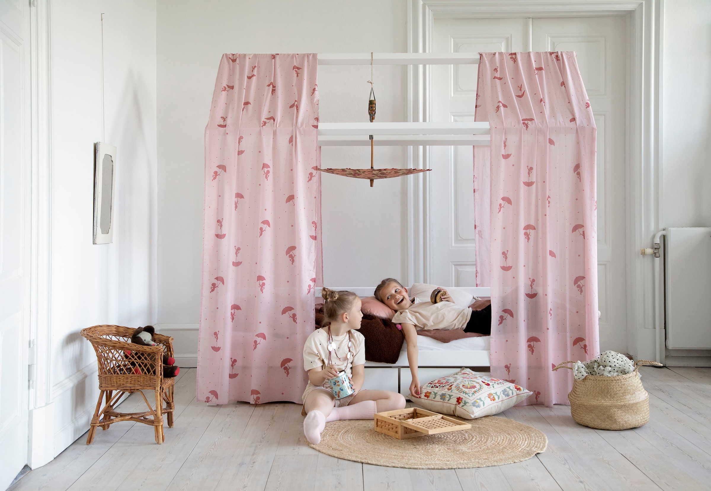 Hoppekids Kinderbett »ECO Dream« Hausbett mit Dach 90x200 massiv weiß