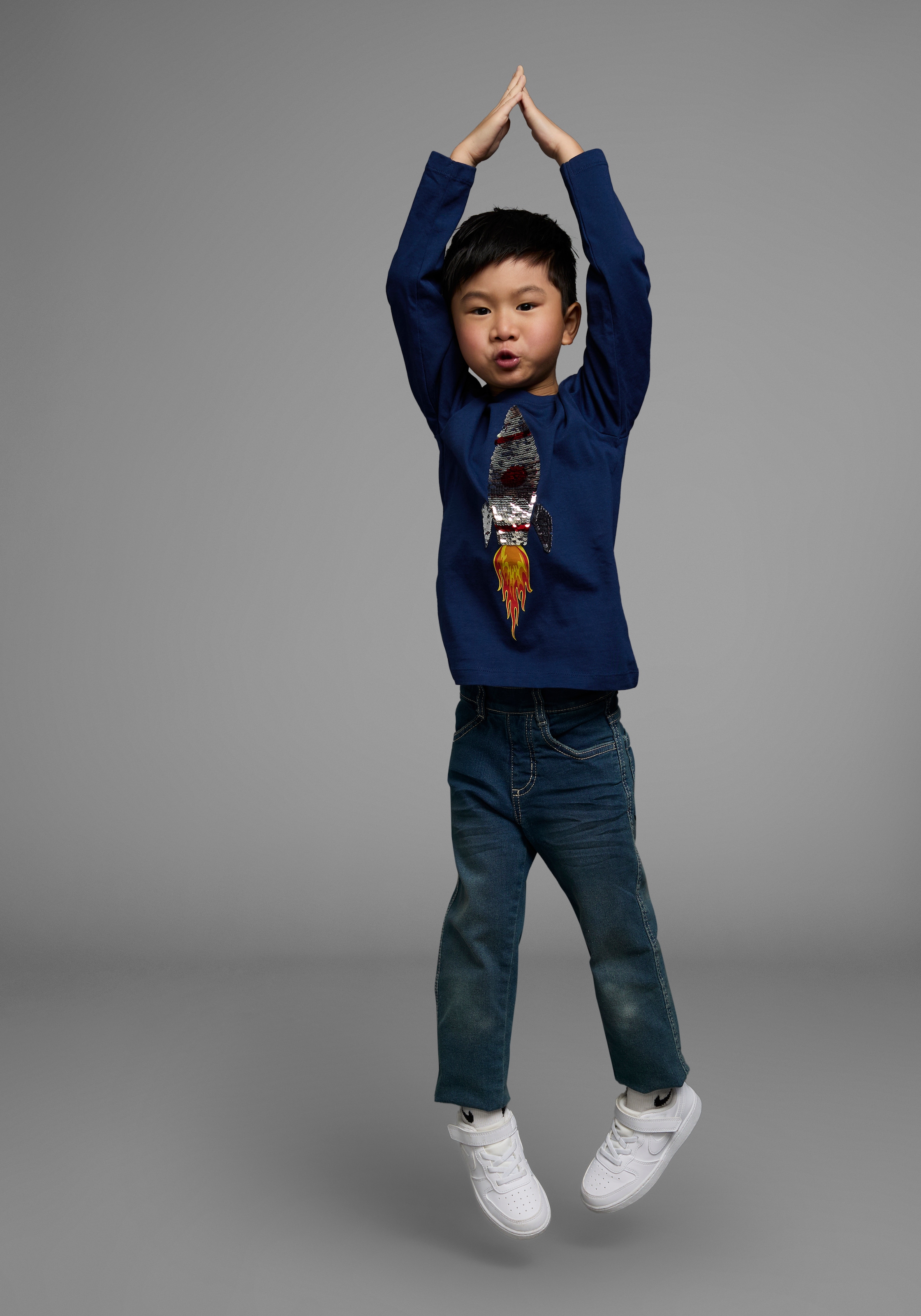 KIDSWORLD Langarmshirt »Rakete aus Wendepailletten«, langärmelige, Basic-Passform, aus Jerseystoff, aus Baumwolle