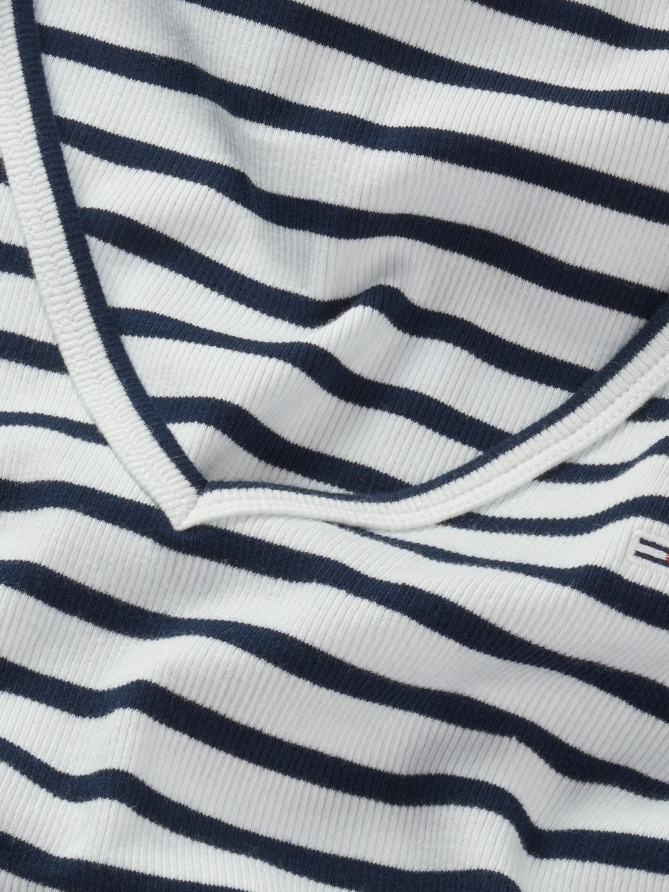 Tommy Jeans Kurzarmshirt »TJW SLIM ESSENTIAL RIB V SS« mit gerippter Struktur