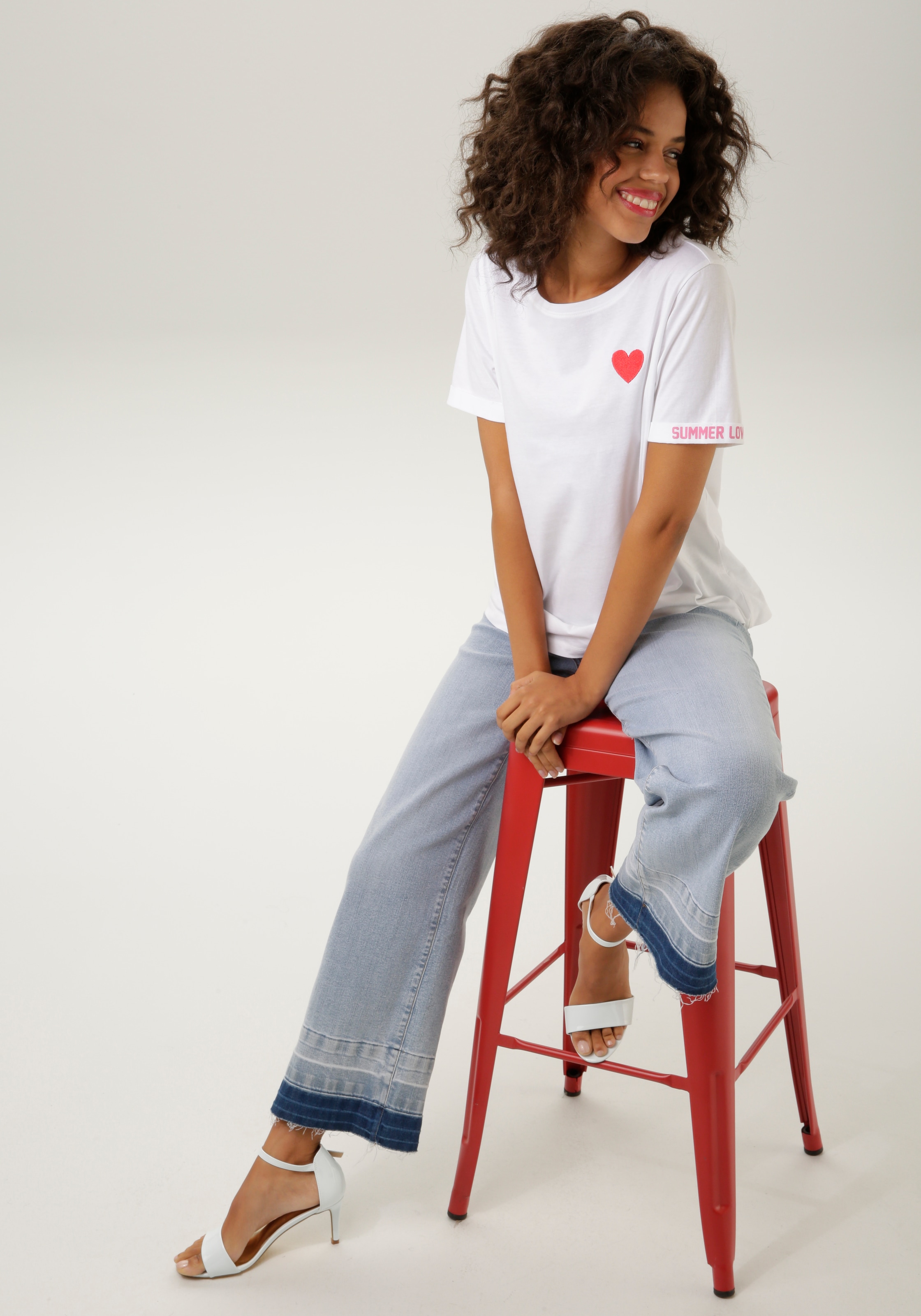 Aniston CASUAL Straight-Jeans, mit Saum Waschung trendiger am OTTO leicht ausgefranstem bei online