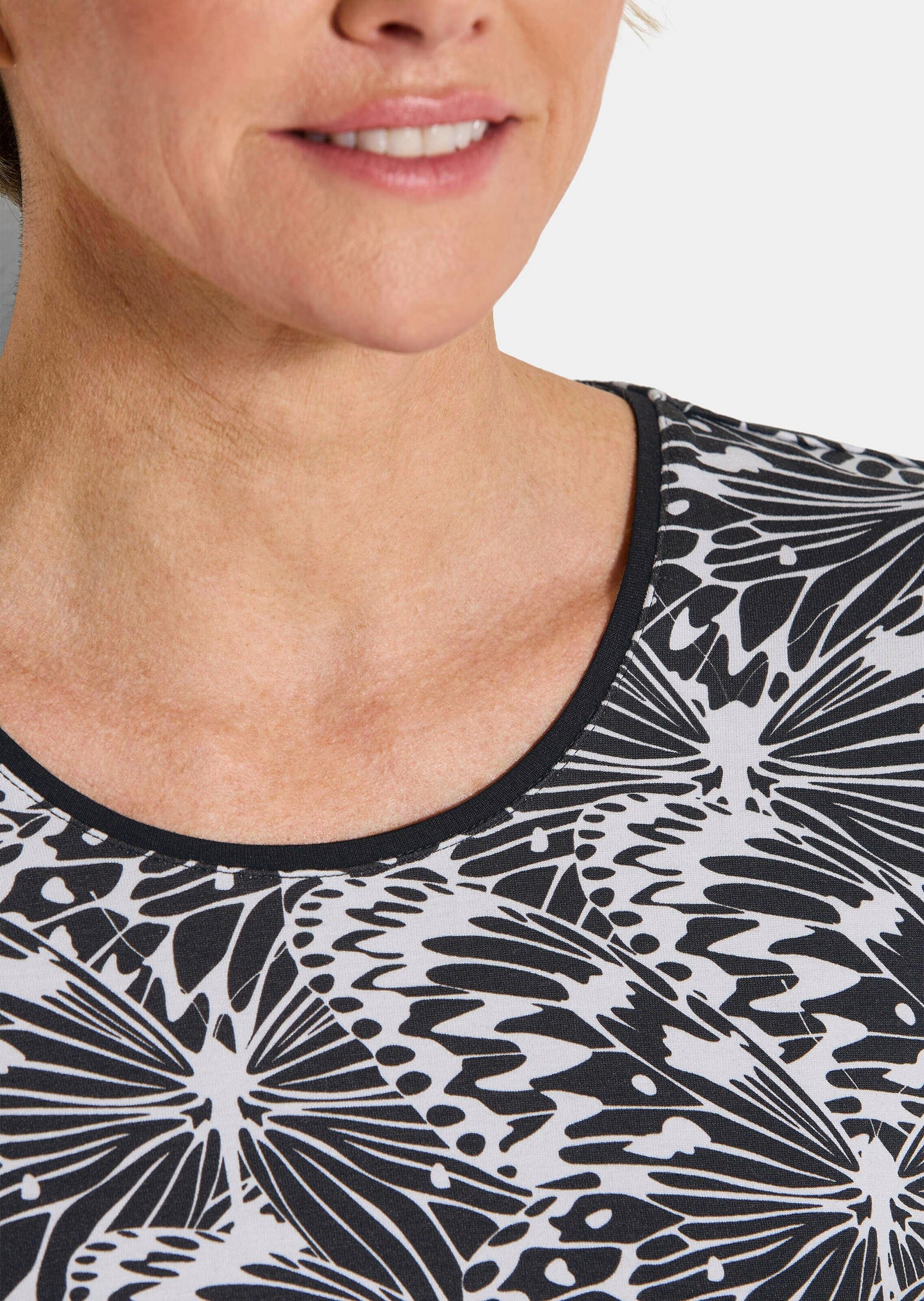 GOLDNER Kurzarmshirt »Cityshirt mit Schmetterlings-Motiv« stretchbequemer Viskosejersey