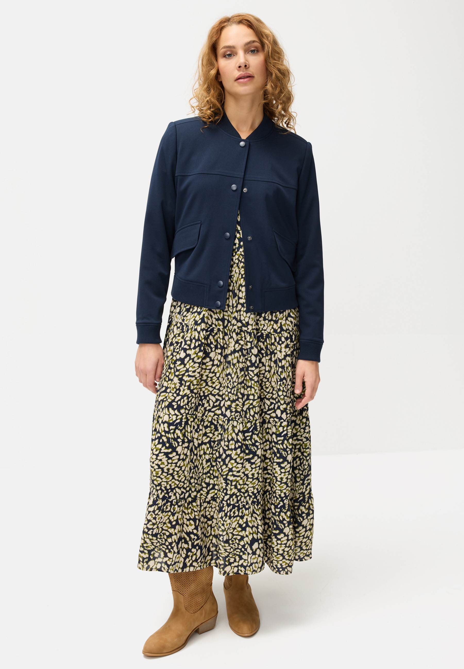 LASCANA Bomberjacke »mit Druckknöpfen und Rippstrickbündchen« leichte Kurzjacke, lässige Übergangsjacke, sportlich-chic