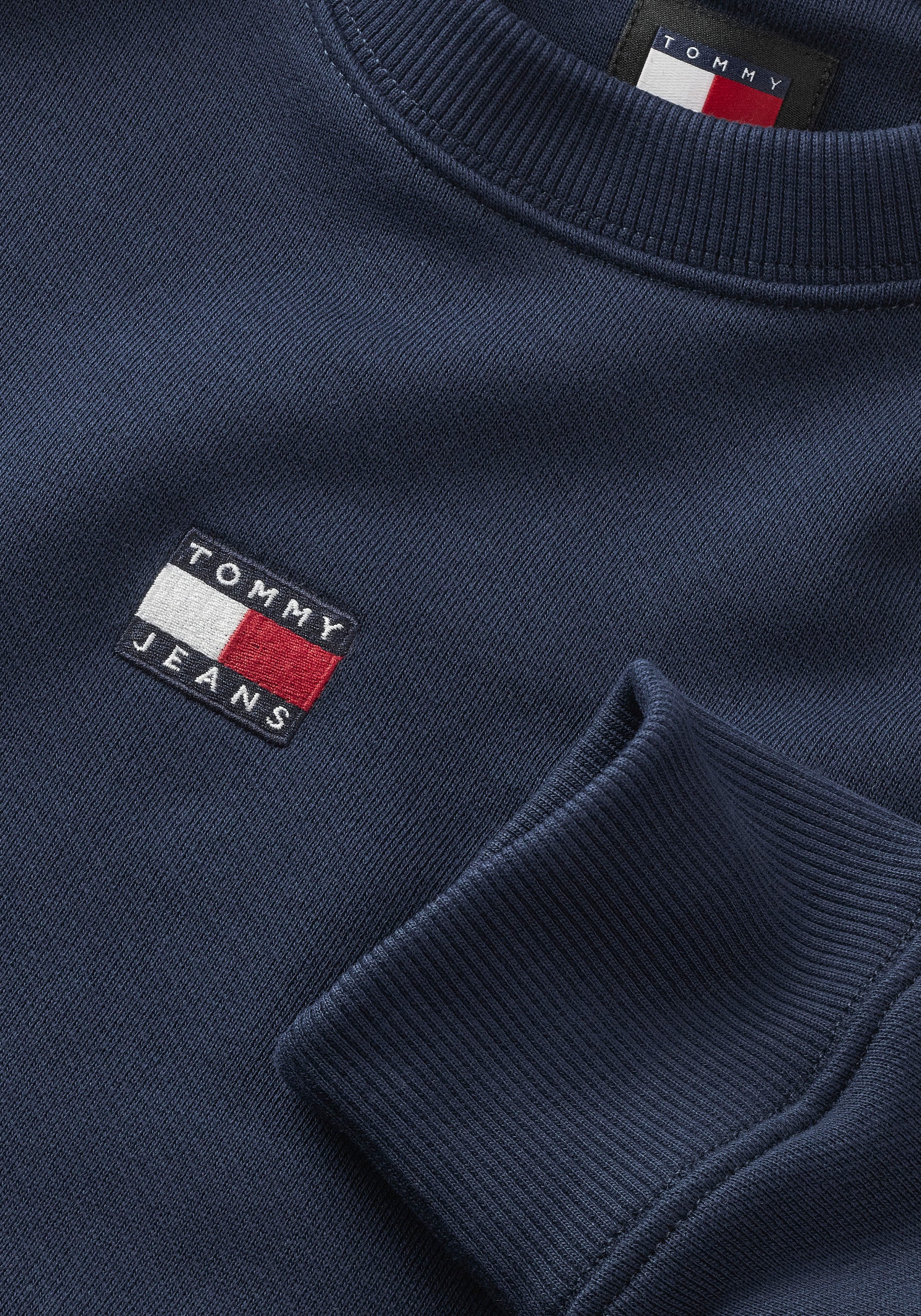 Tommy Jeans Sweatshirt »Sweatshirt TJW BXY BADGE«, mit Dropshoulder-Design und Frontlogo