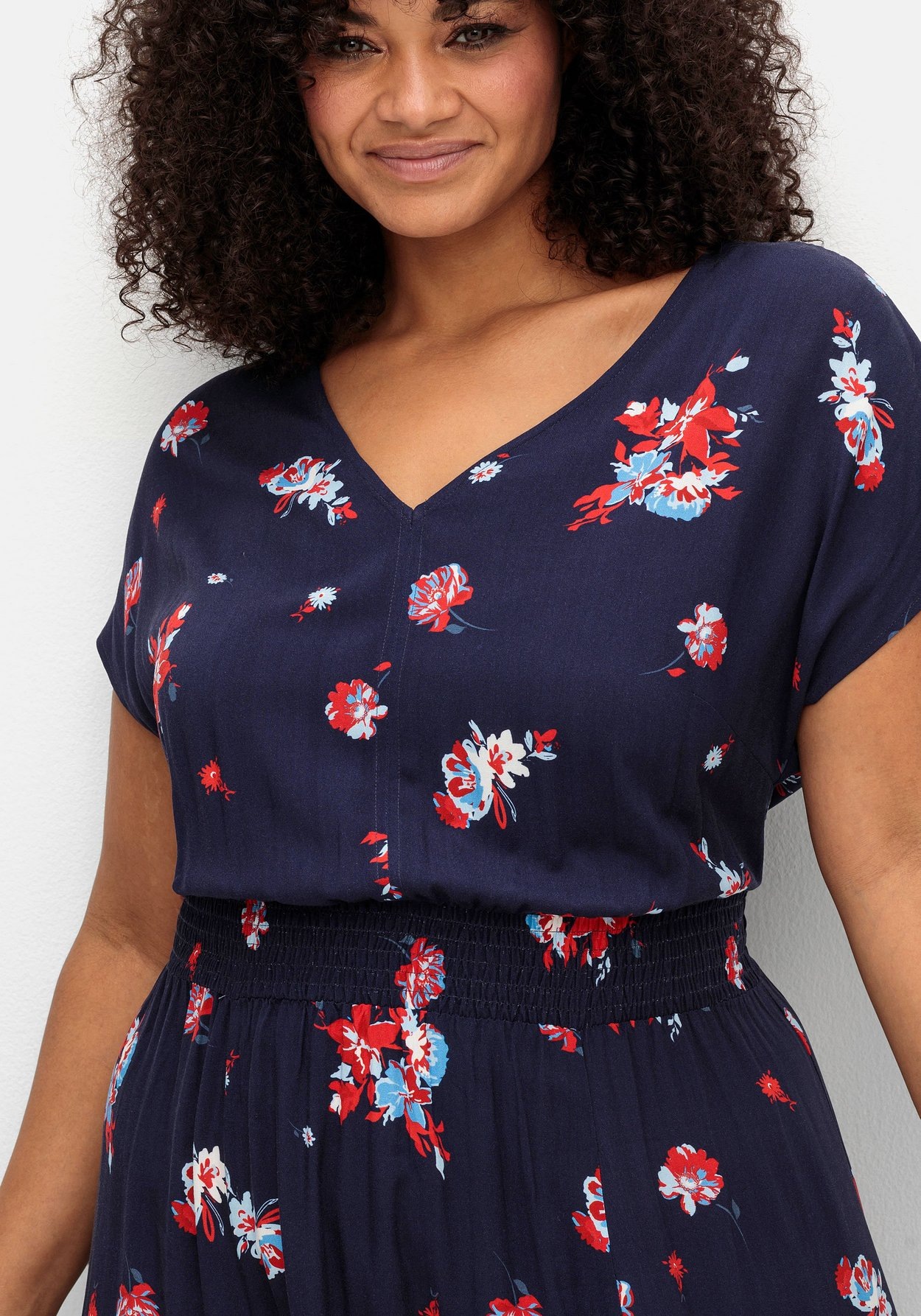Sheego Maxikleid »Maxikleid mit Alloverdruck und gesmokter Taille«